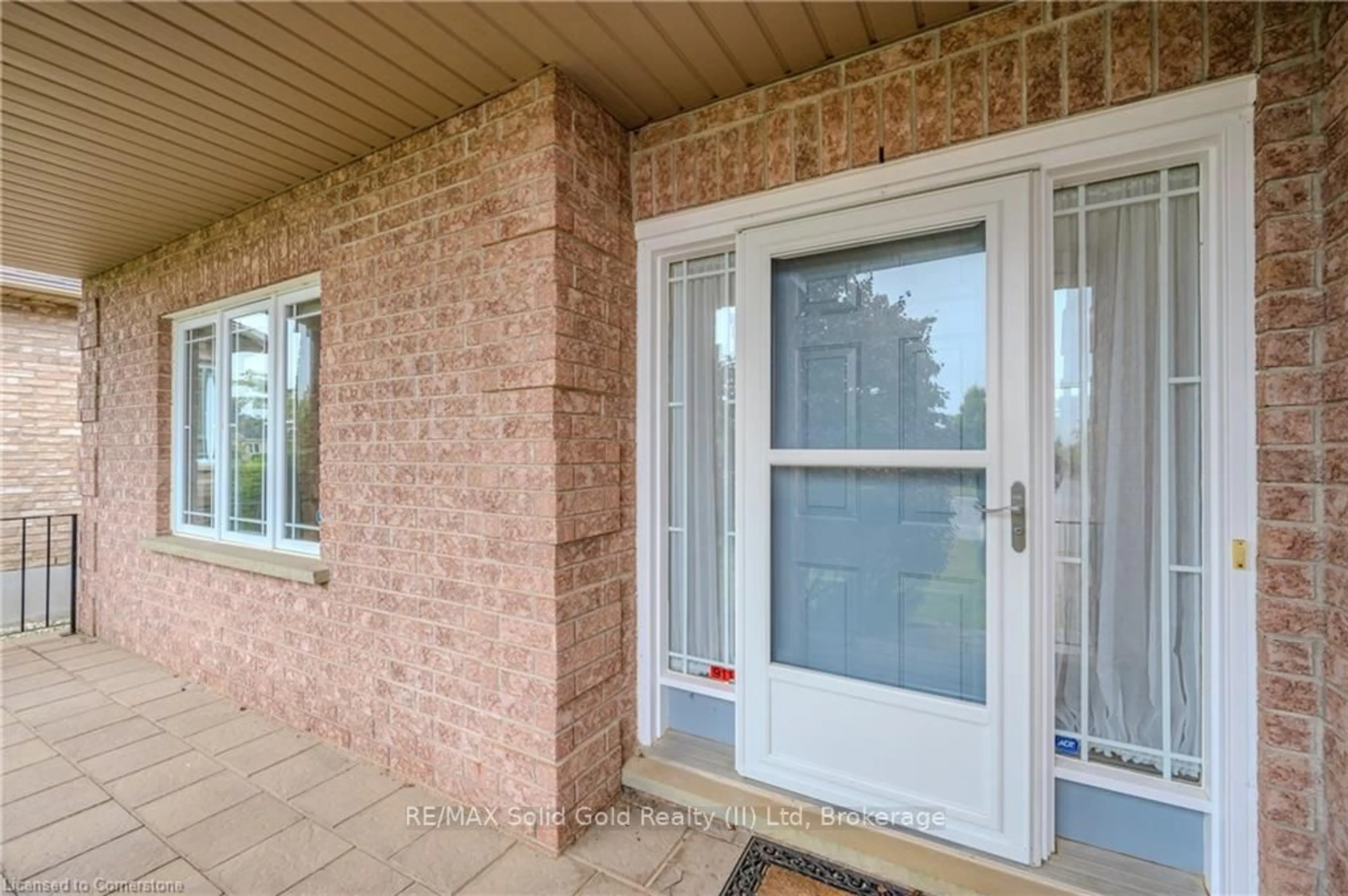 Indoor entryway for 87 Stonecroft Way, Wilmot Ontario N3A 4J5