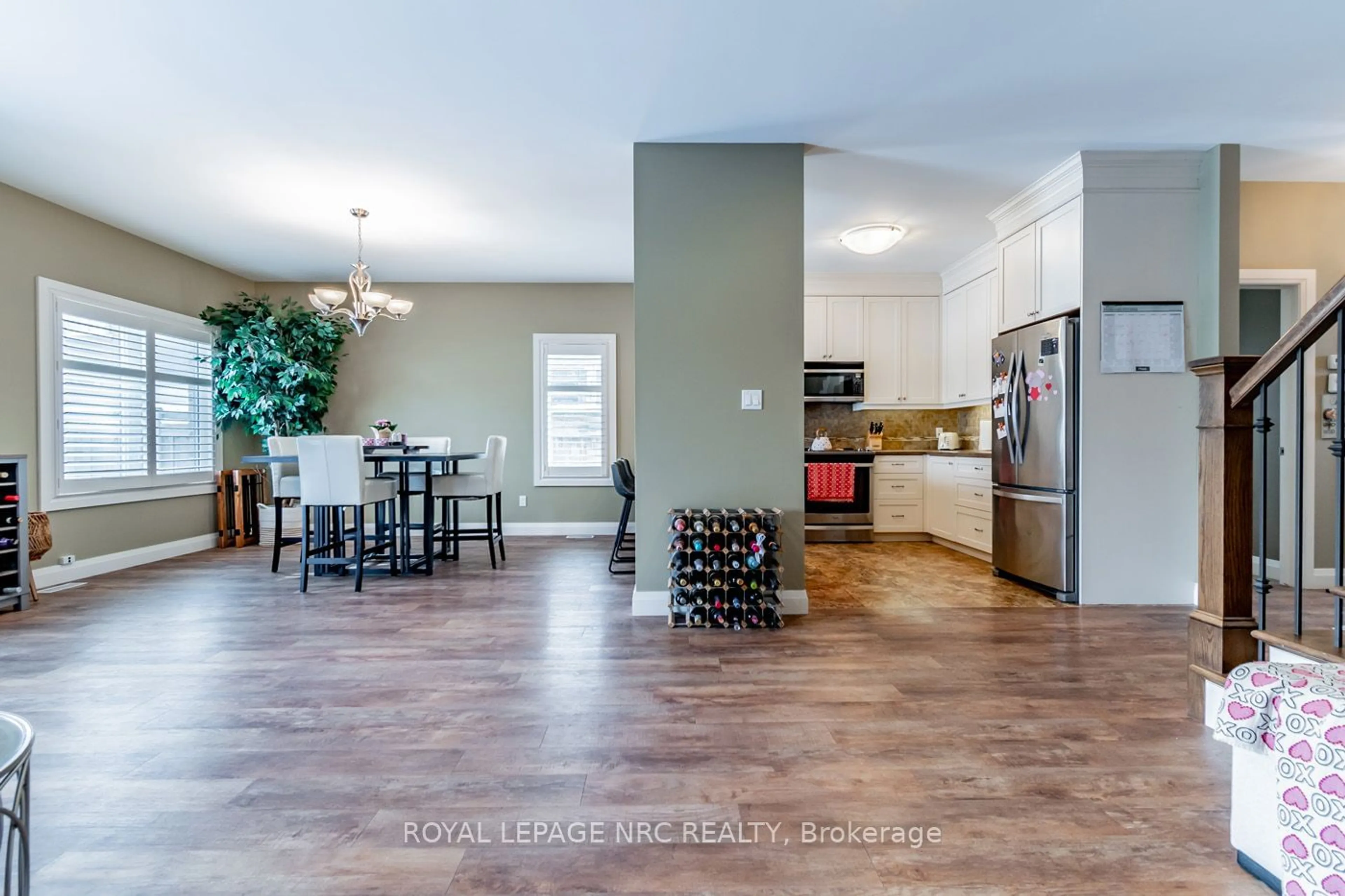 Open concept kitchen, unknown for 10 Richardson Crt, St. Catharines Ontario L2R 4R4