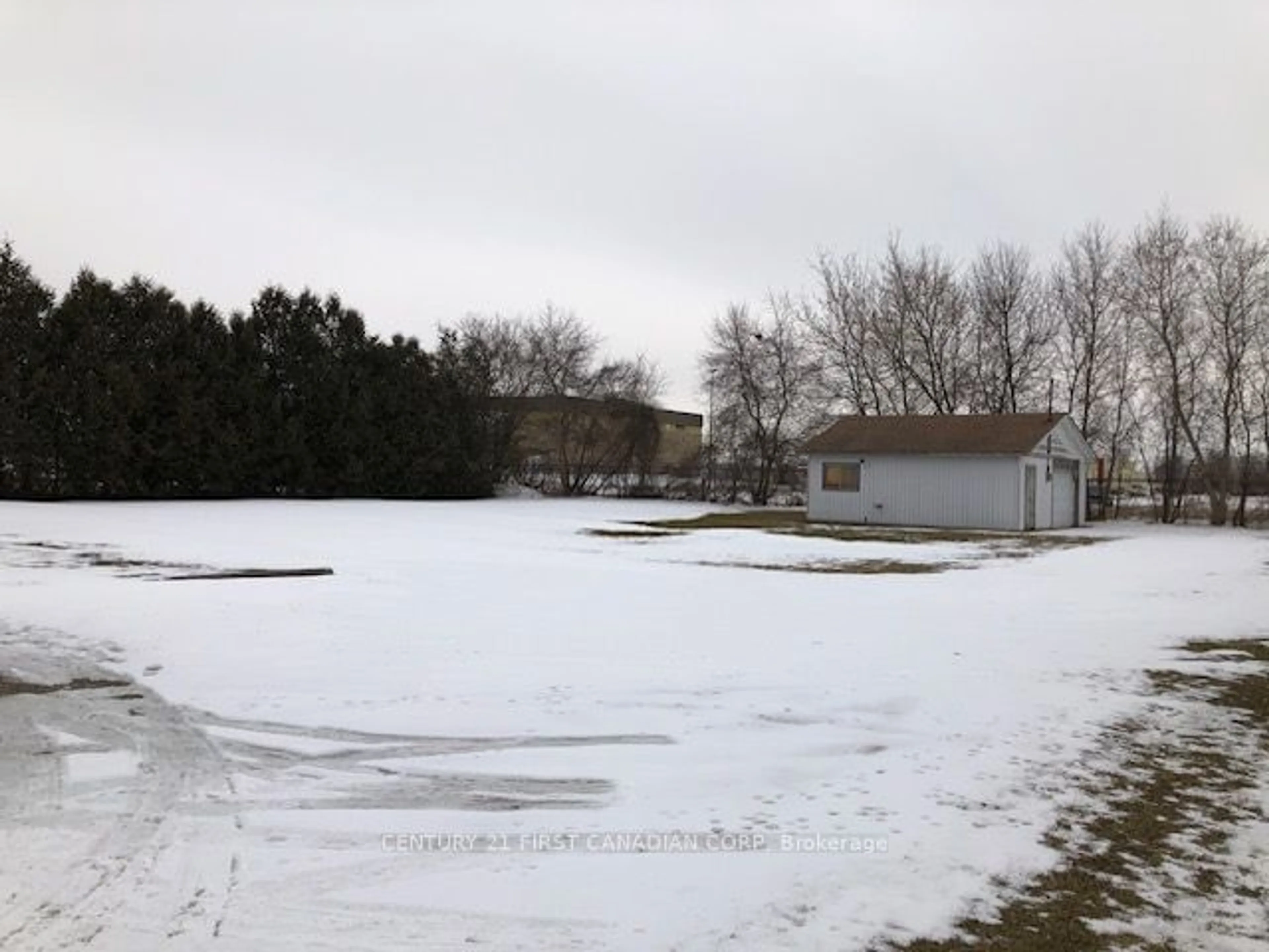 A pic from outside/outdoor area/front of a property/back of a property/a pic from drone, unknown for 1144 North St, Chatham-Kent Ontario N0P 1M0