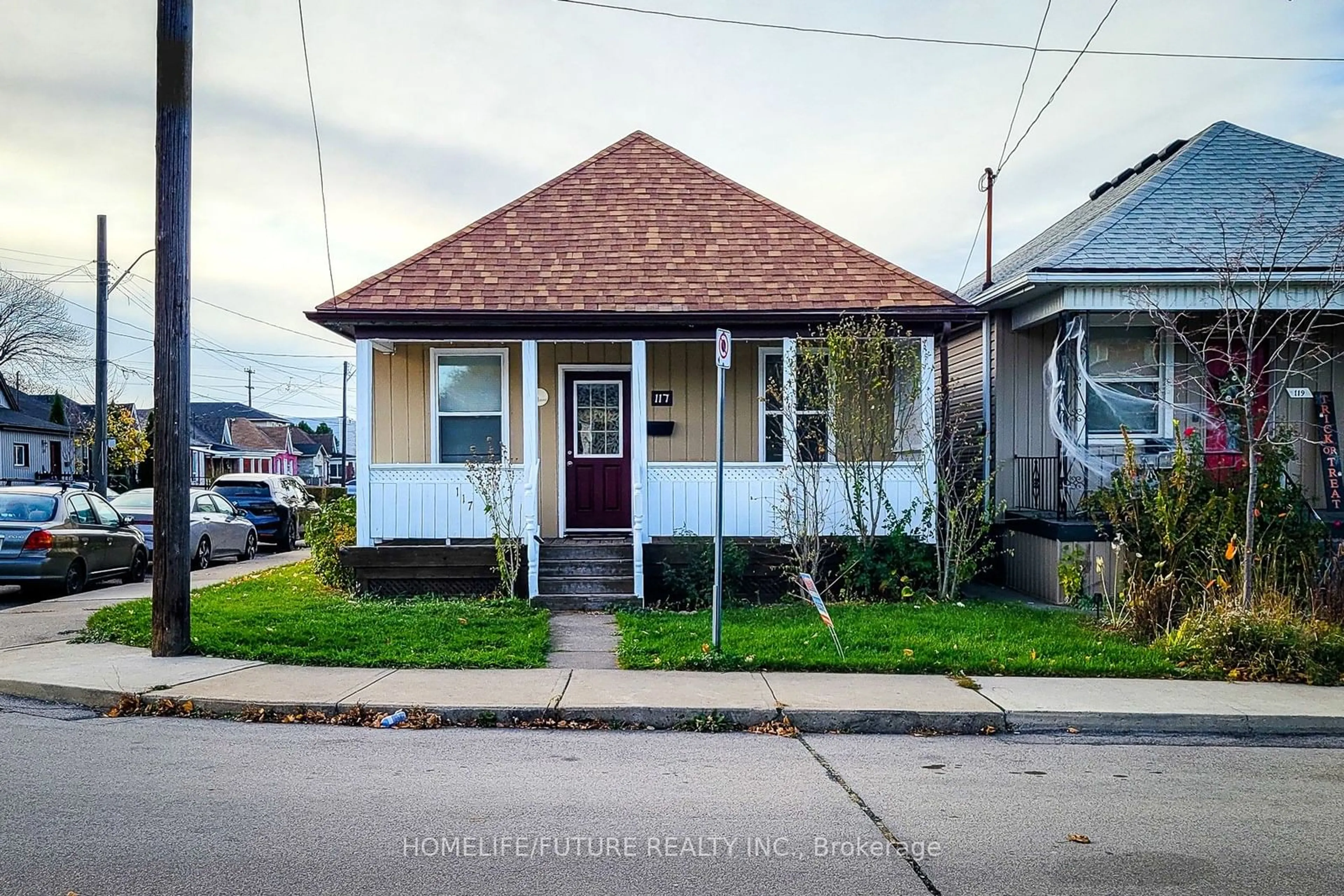 Home with brick exterior material, street for 117 Harmony Ave, Hamilton Ontario L8H 4Y2