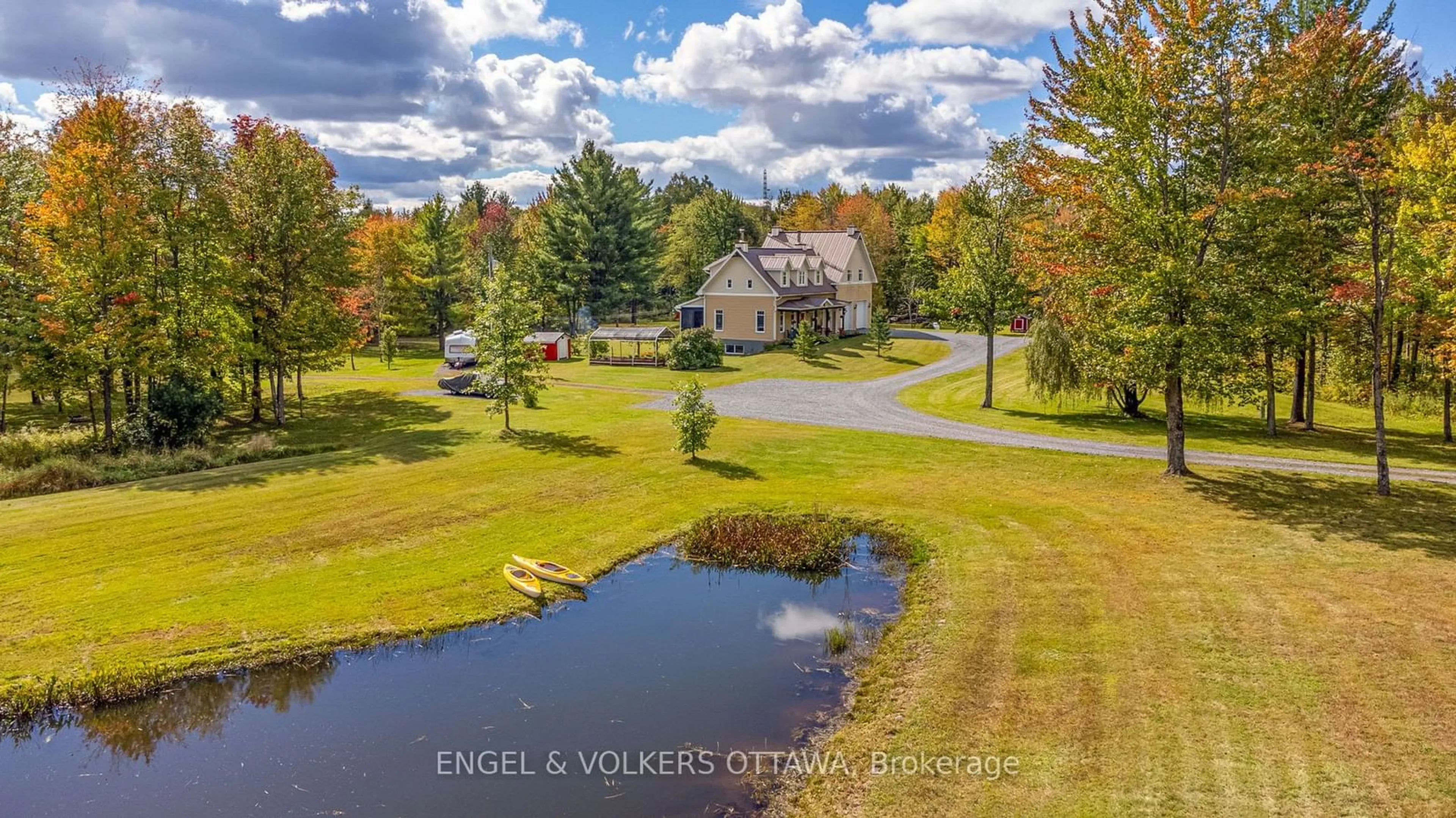 A pic from outside/outdoor area/front of a property/back of a property/a pic from drone, water/lake/river/ocean view for 3030 Henrie Rd, Clarence-Rockland Ontario K0A 3N0