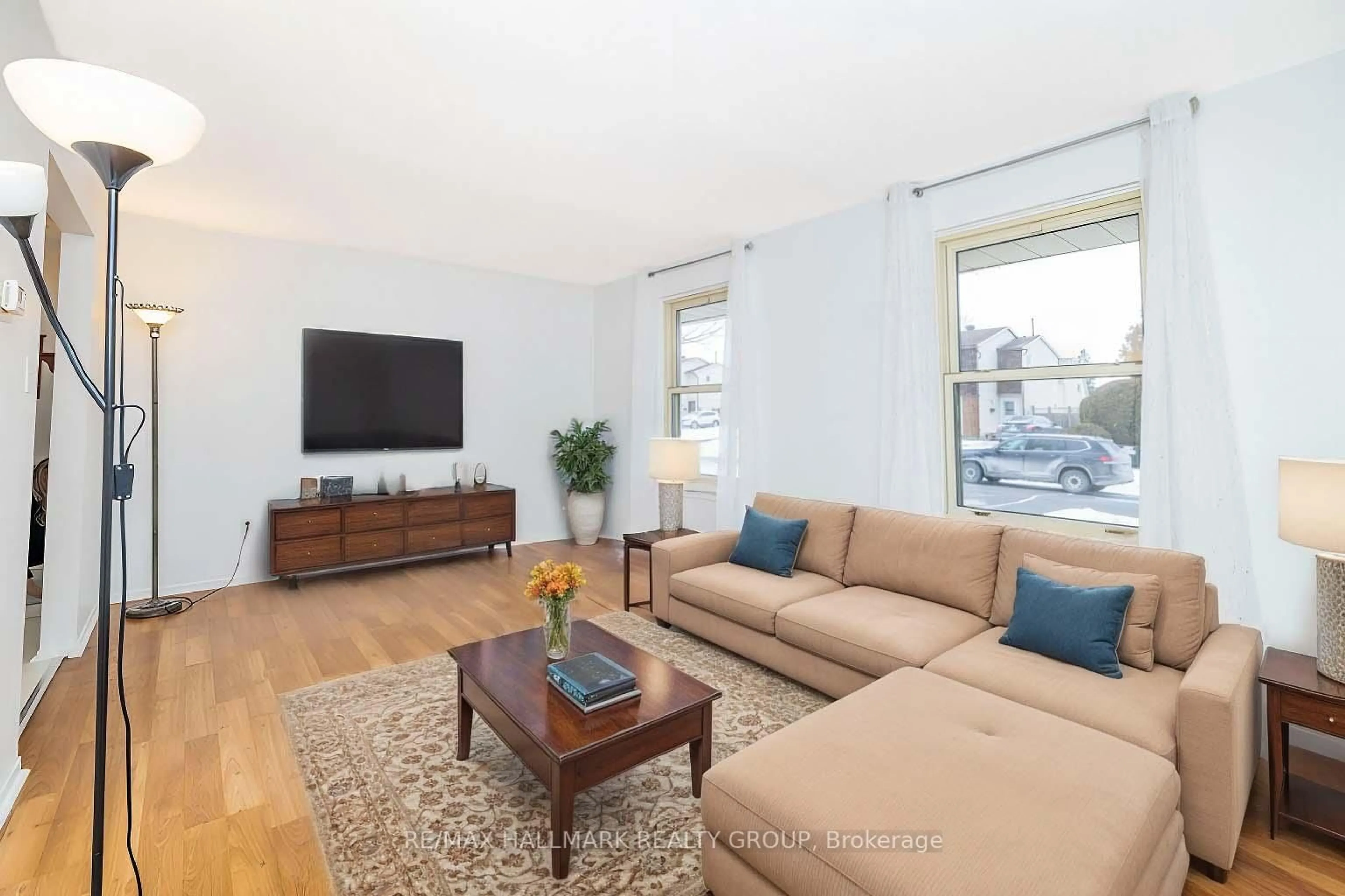 Living room with furniture, wood/laminate floor for 908 Borland Dr, Orleans - Cumberland and Area Ontario K1E 1X6