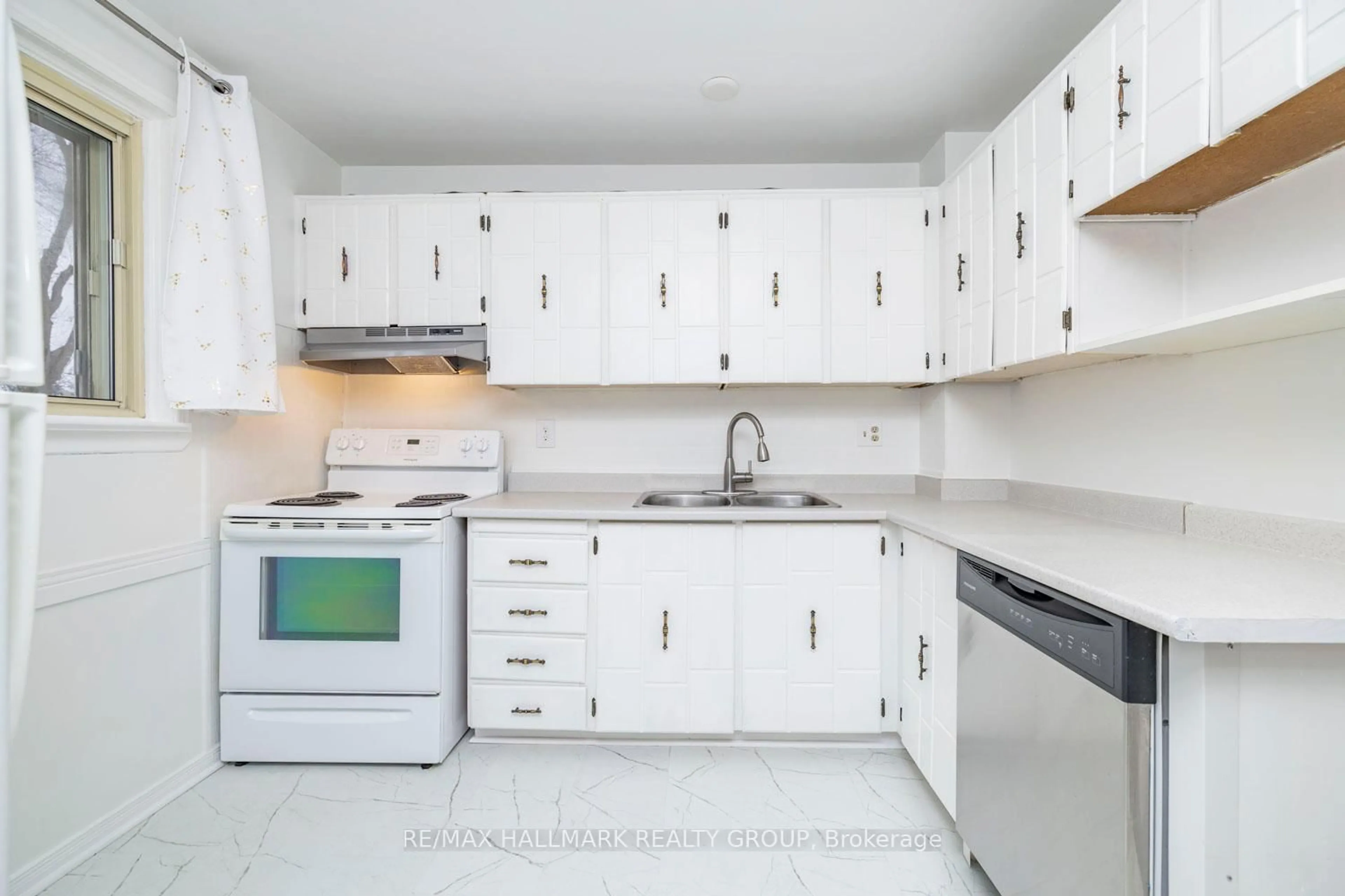 Standard kitchen, unknown for 908 Borland Dr, Orleans - Cumberland and Area Ontario K1E 1X6