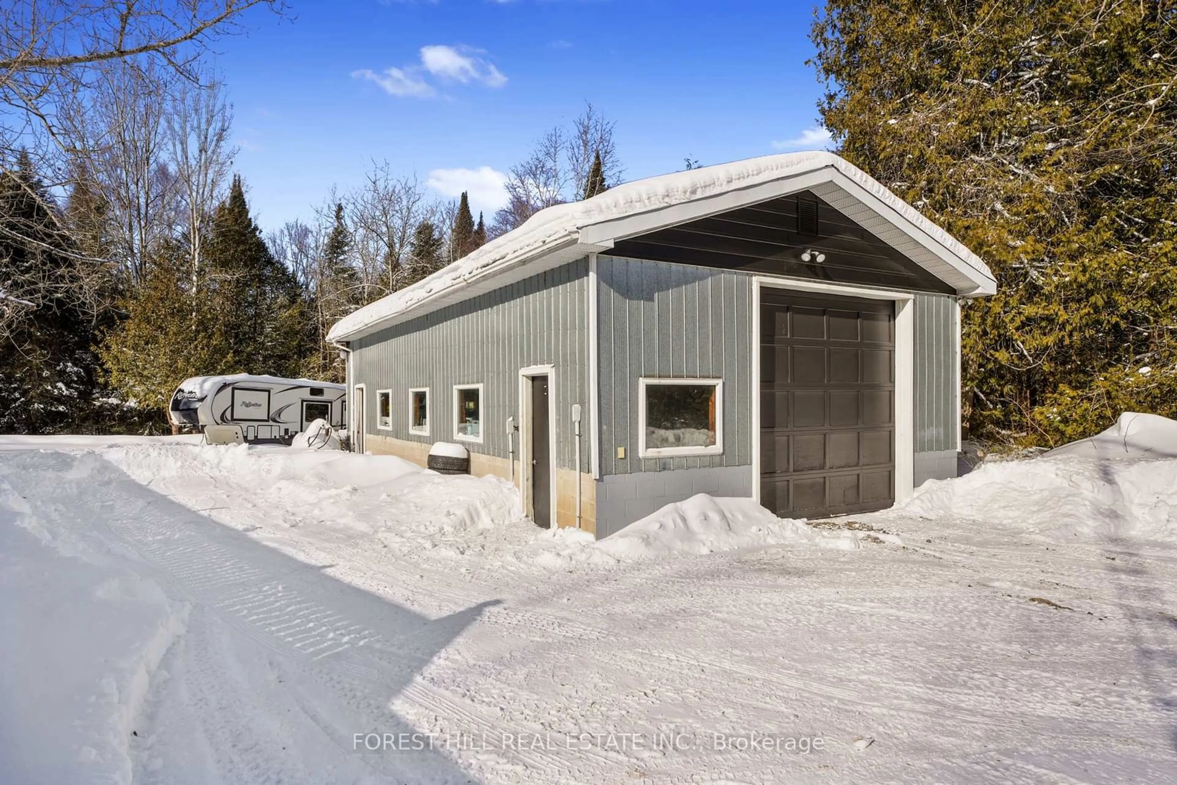 Indoor garage for 2176 North School Rd, Havelock-Belmont-Methuen Ontario K0L 1Z0