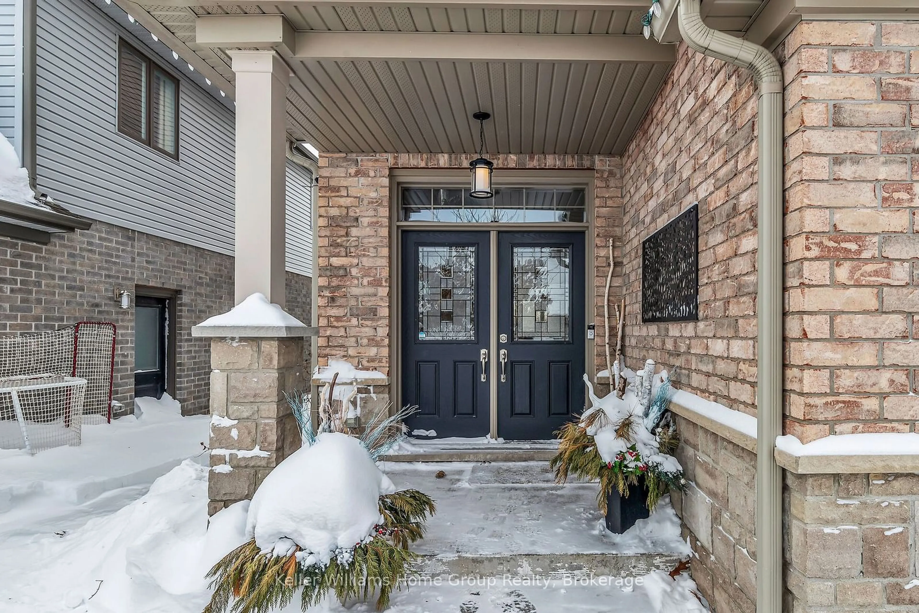 Indoor entryway for 104 Mcgowan St, Centre Wellington Ontario N0B 1S0