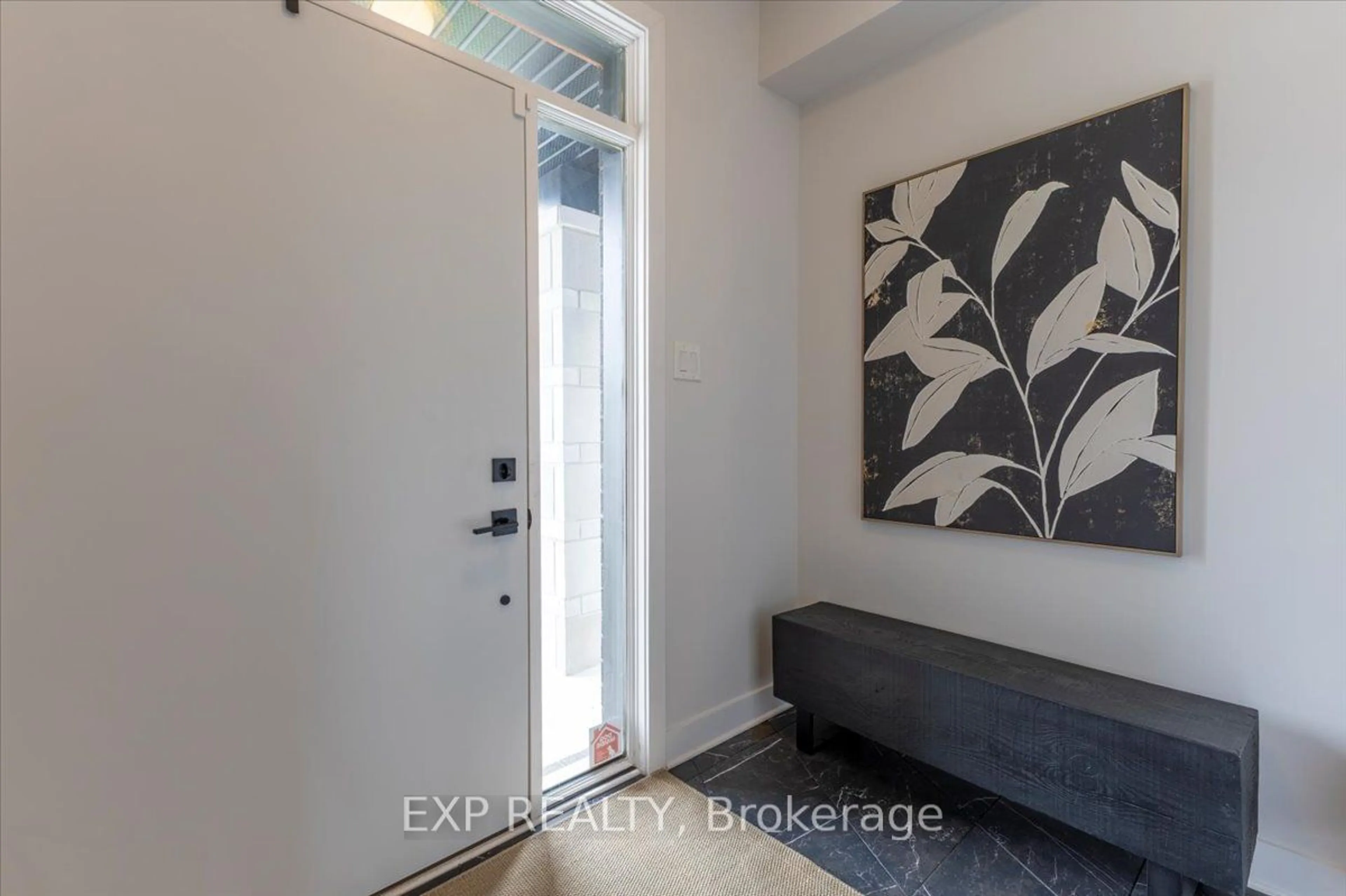 Indoor entryway for 23 Angel Hts, Stittsville - Munster - Richmond Ontario K2S 2N2