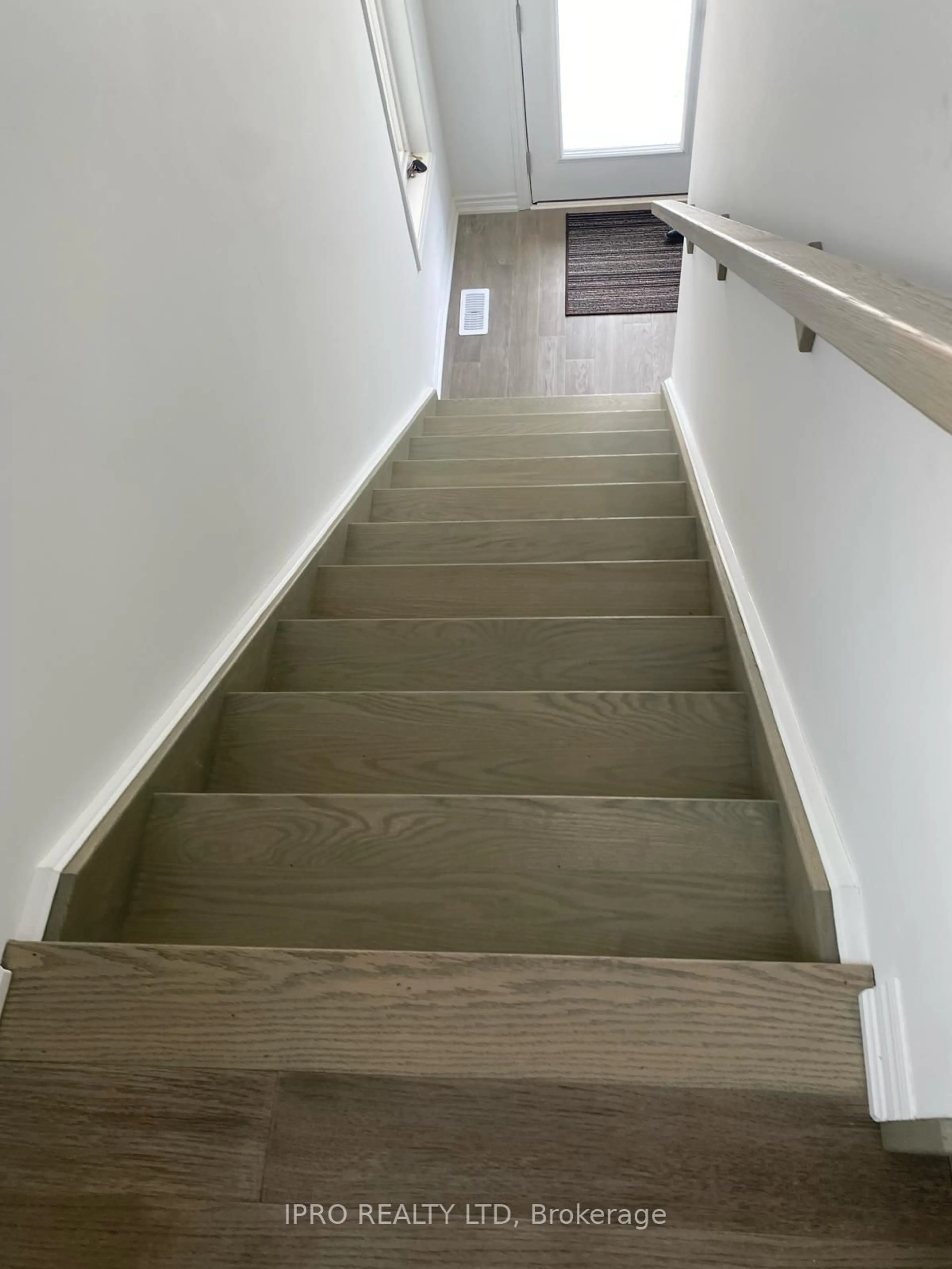 Stairs for 201 Pilkington St, Thorold Ontario L2V 0N5