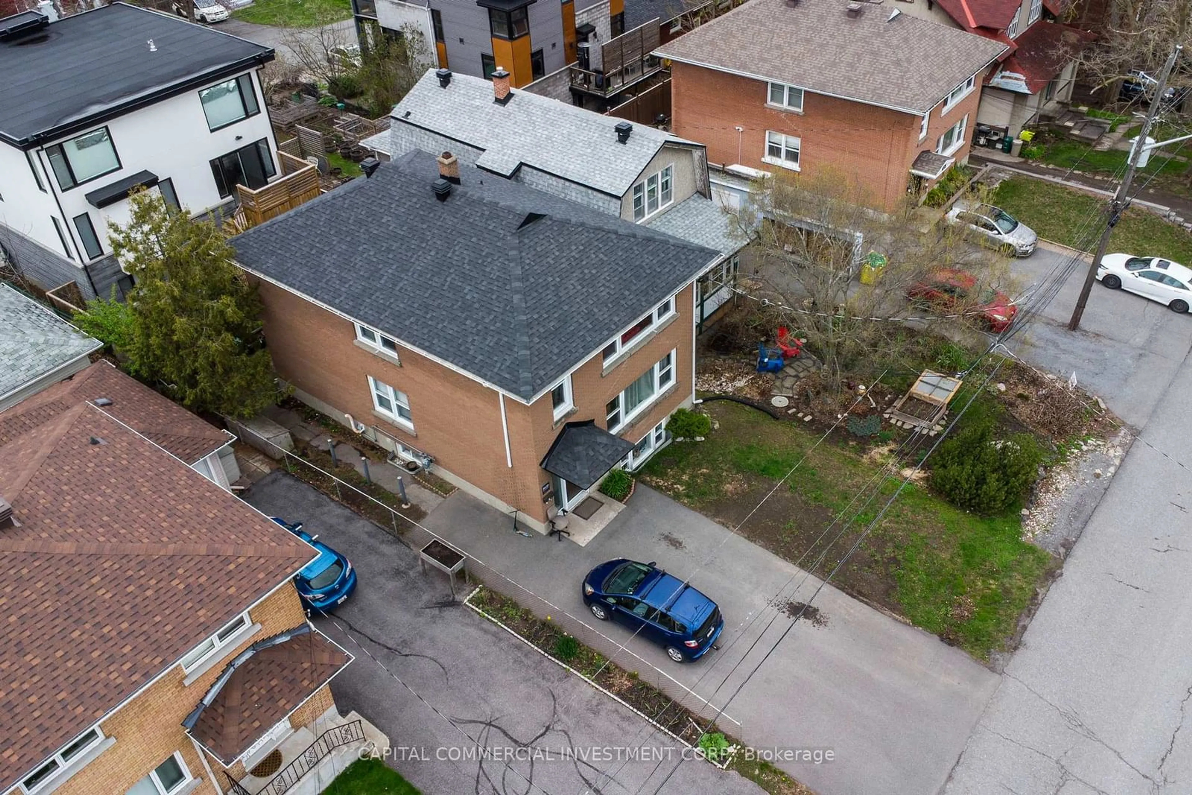 A pic from outside/outdoor area/front of a property/back of a property/a pic from drone, unknown for 220 Compton Ave, Woodroffe Ontario K2B 5A9