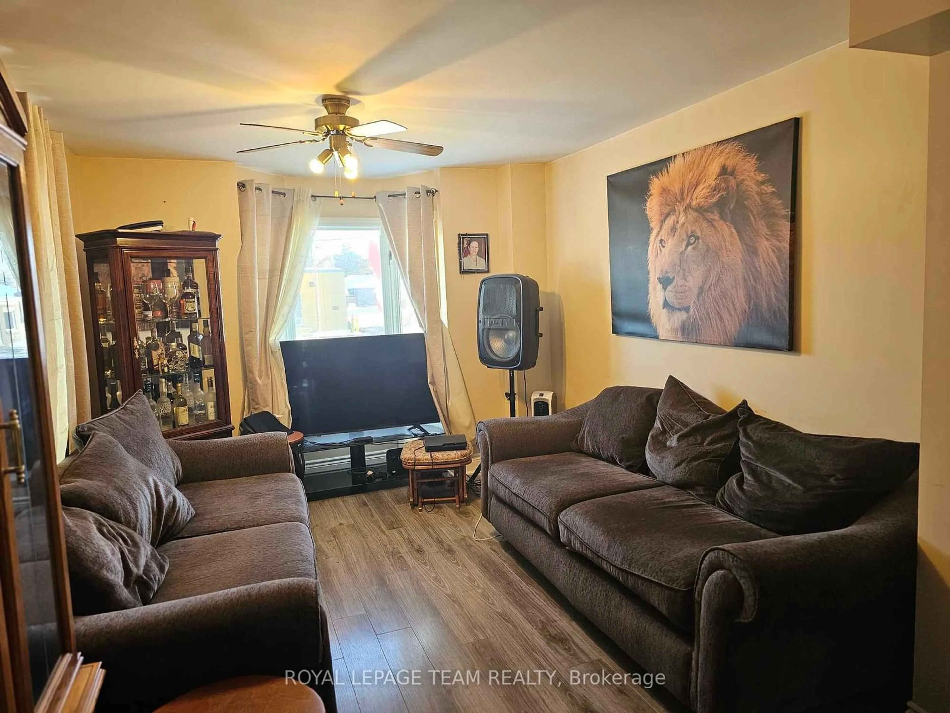 Living room with furniture, unknown for 2355 Roger Stevens Dr, Manotick - Kars - Rideau Twp and Area Ontario K0A 2T0