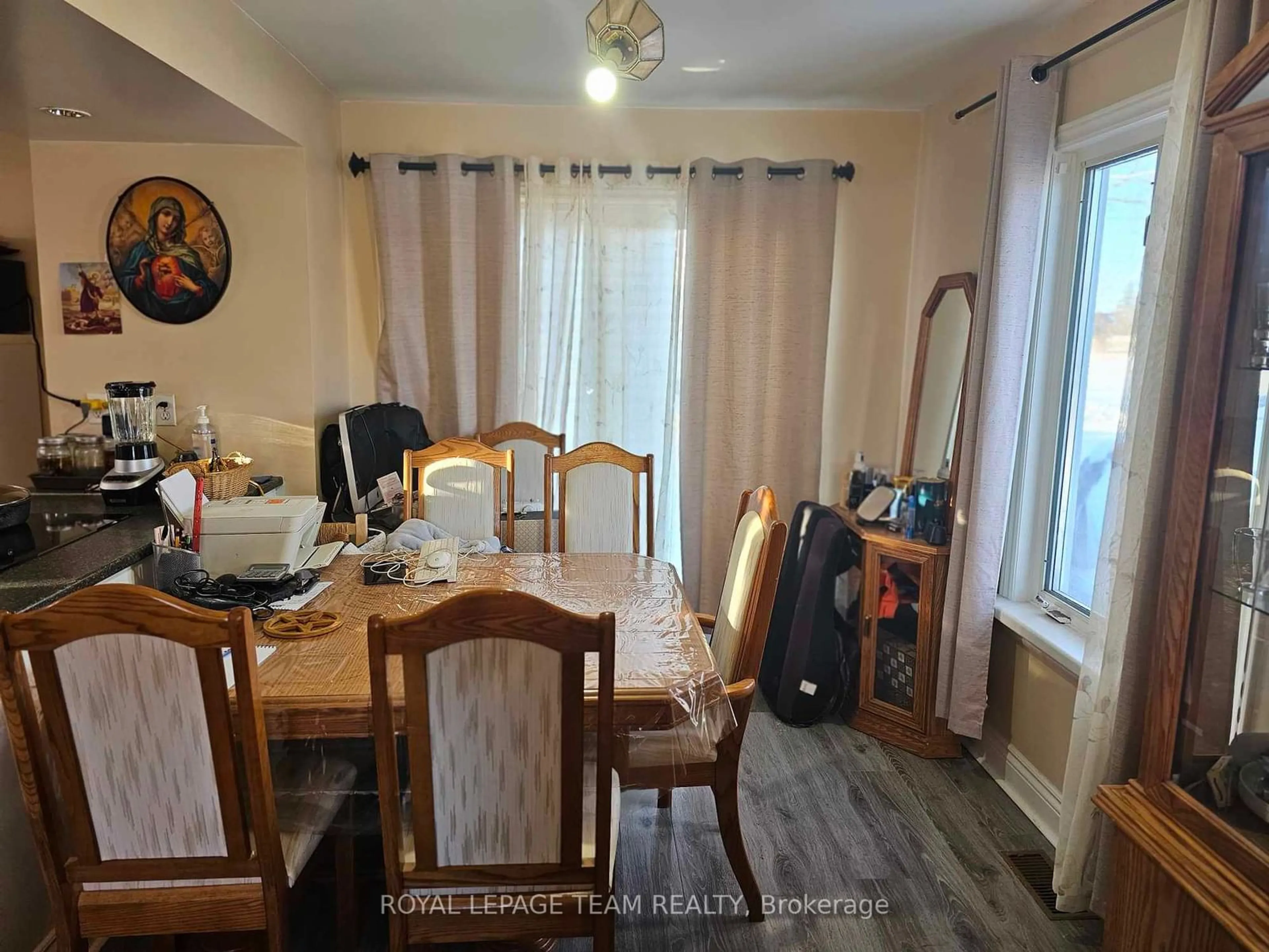 Dining room, wood/laminate floor for 2355 Roger Stevens Dr, Manotick - Kars - Rideau Twp and Area Ontario K0A 2T0