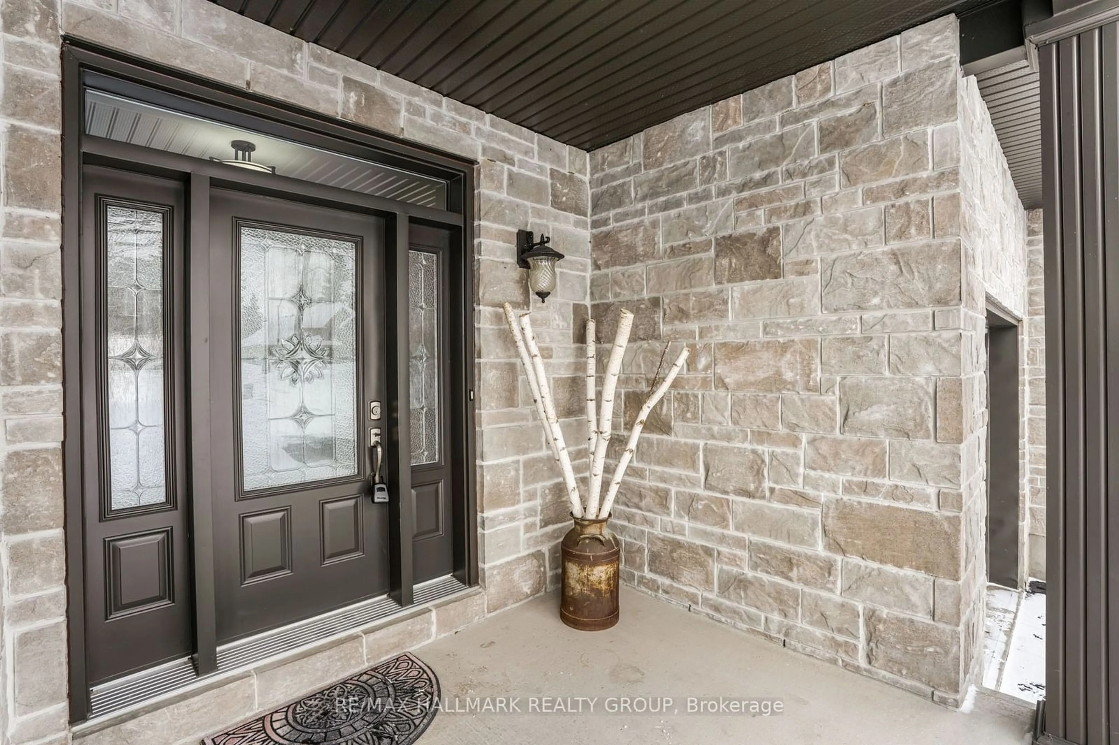 Indoor entryway for 141 ADRIEN St, Clarence-Rockland Ontario K4K 1K7