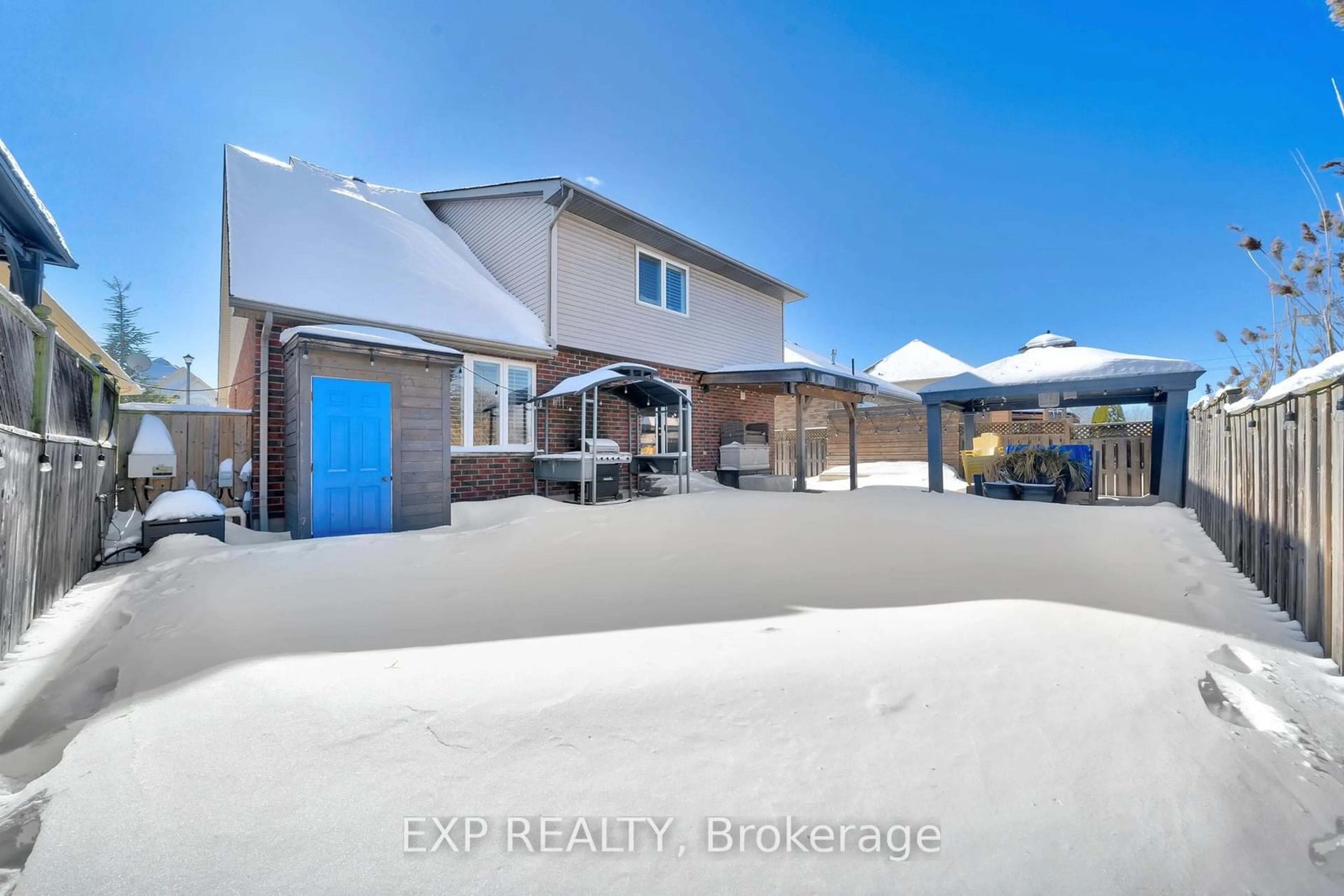 A pic from outside/outdoor area/front of a property/back of a property/a pic from drone, street for 23 Wilfrid Laurier Cres, St. Catharines Ontario L2P 0A4