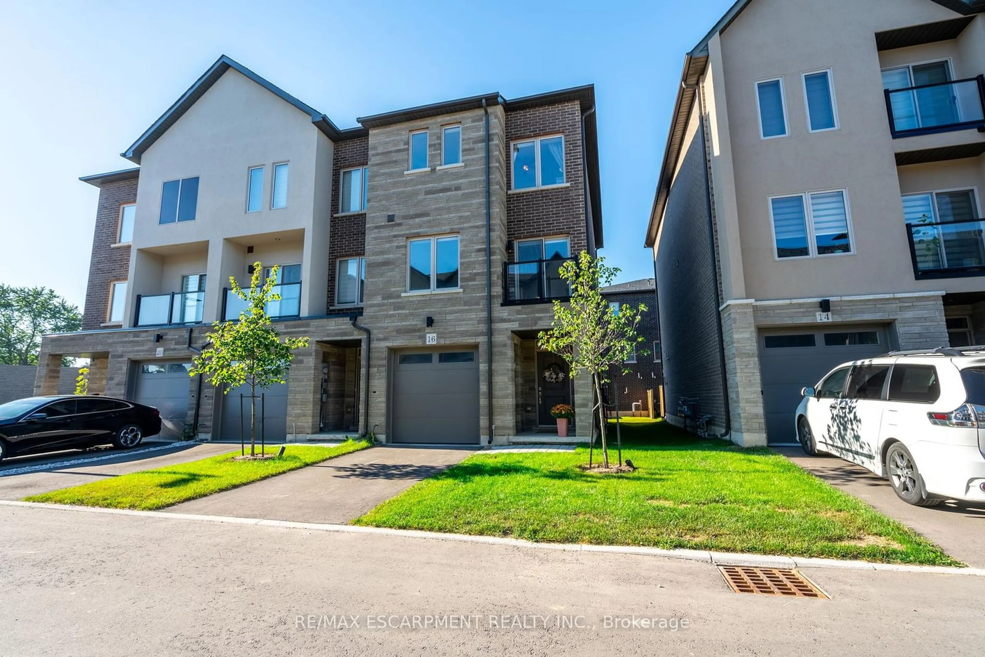 A pic from outside/outdoor area/front of a property/back of a property/a pic from drone, street for 16 Raspberry Lane, Hamilton Ontario L0R 1W0