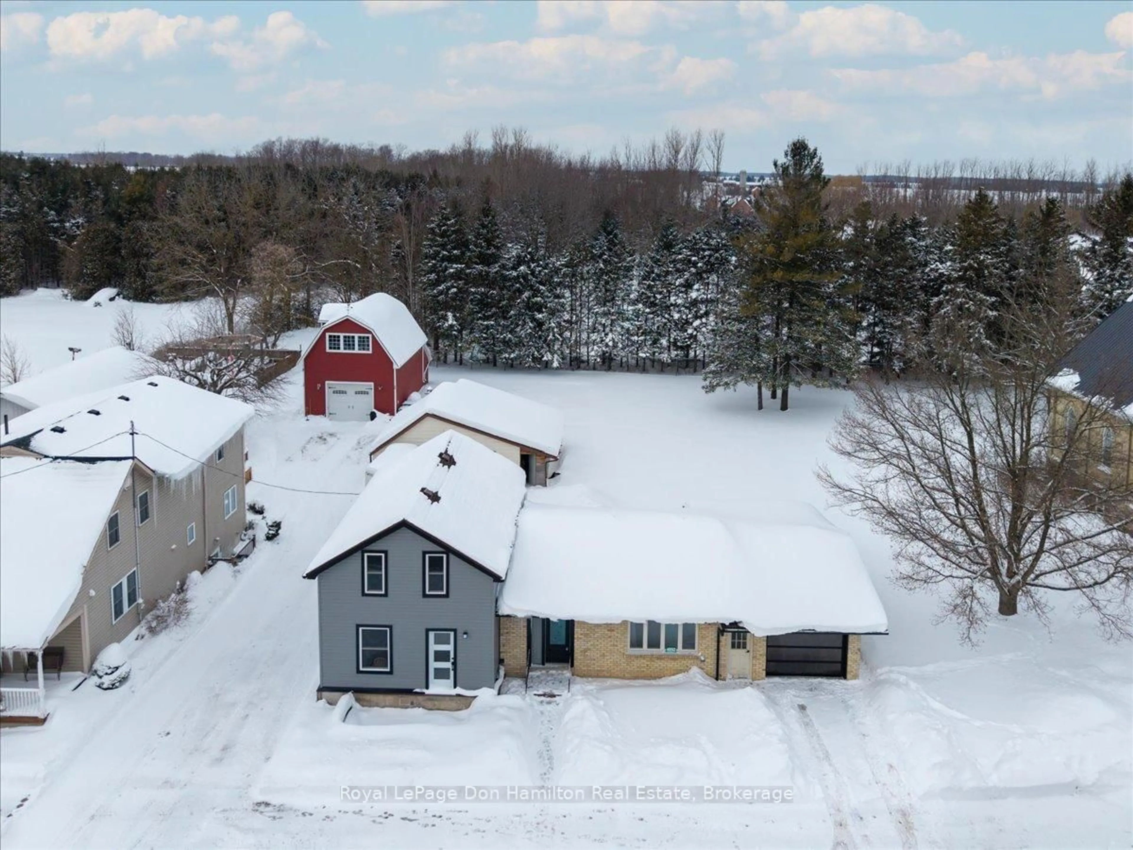 A pic from outside/outdoor area/front of a property/back of a property/a pic from drone, building for 4992 Perth Road 135, Perth East Ontario N0K 1T0