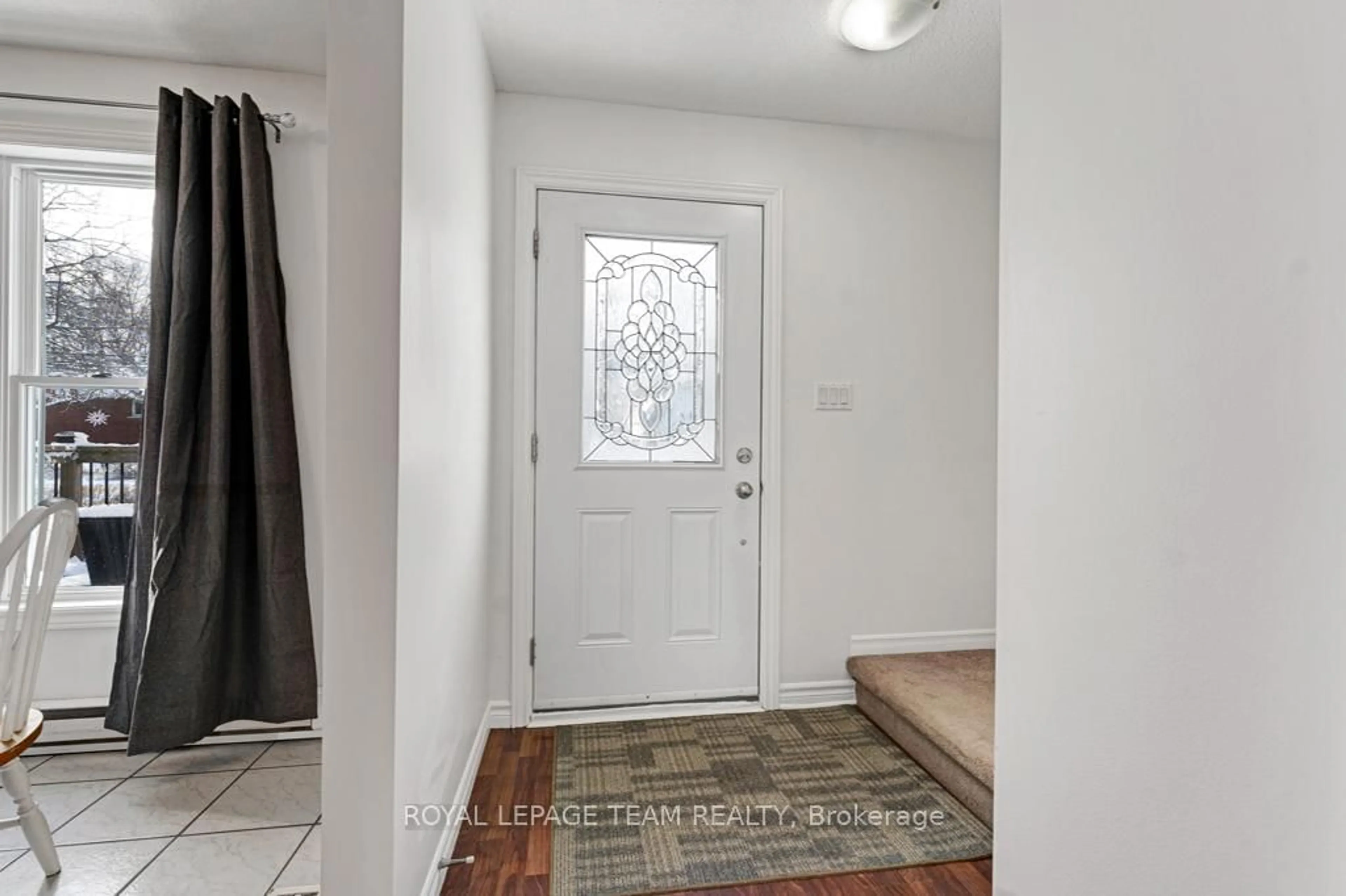 Indoor entryway for 303 Jack St, North Grenville Ontario K0G 1J0