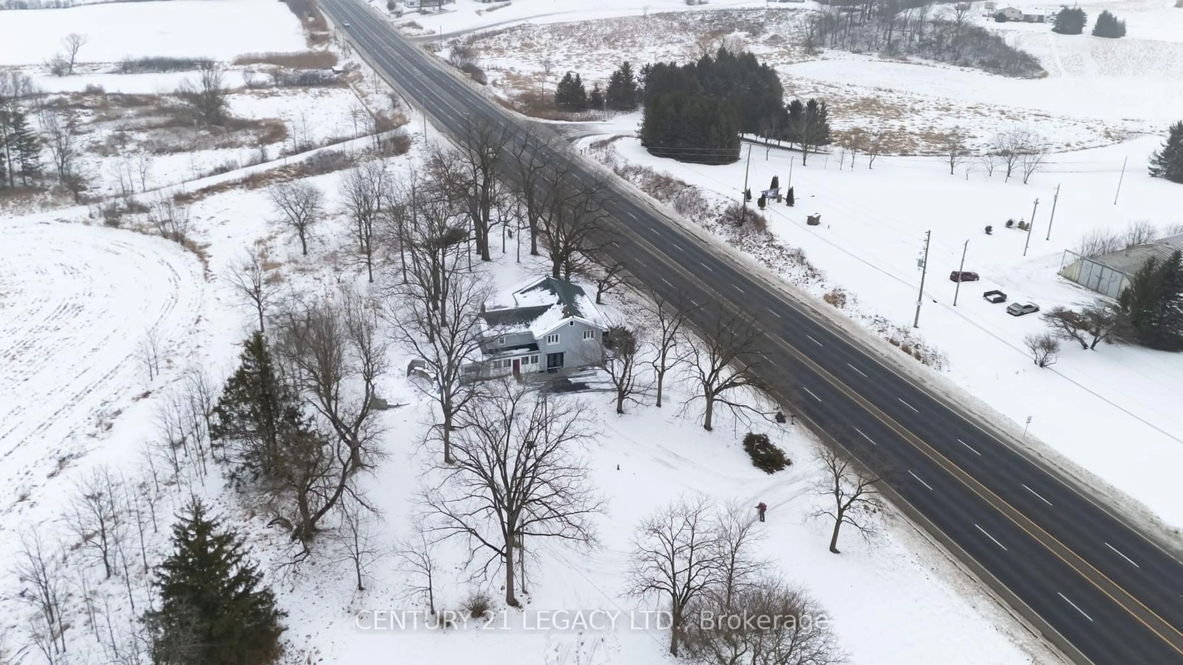 A pic from outside/outdoor area/front of a property/back of a property/a pic from drone, street for 1642 COLBORNE St, Brant Ontario N3T 5L4