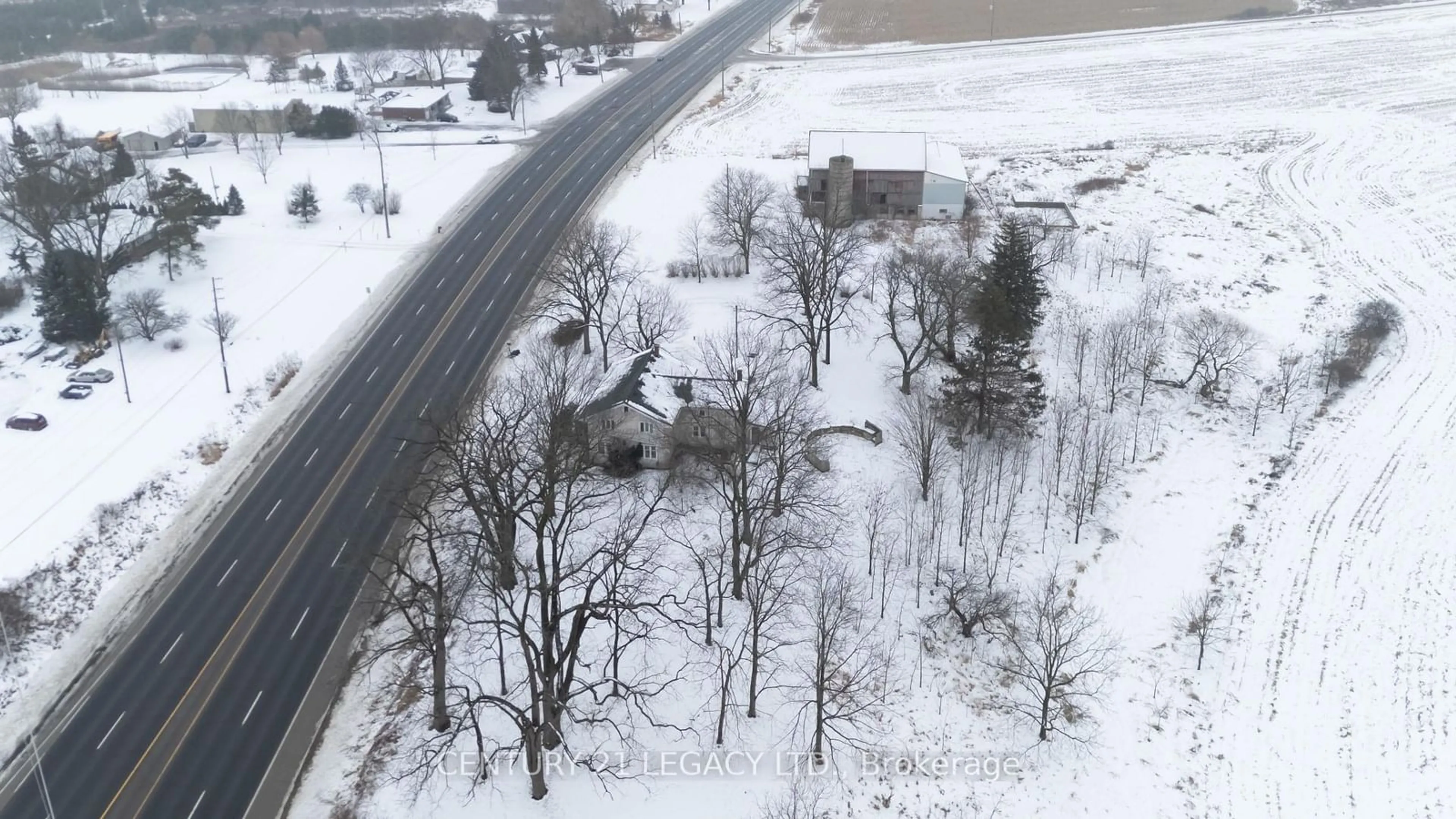 A pic from outside/outdoor area/front of a property/back of a property/a pic from drone, street for 1642 COLBORNE St, Brant Ontario N3T 5L4