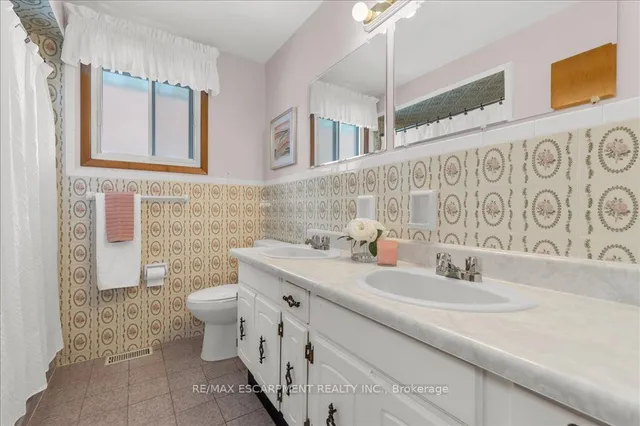 Additional property image - 43 Seaton Place Dr