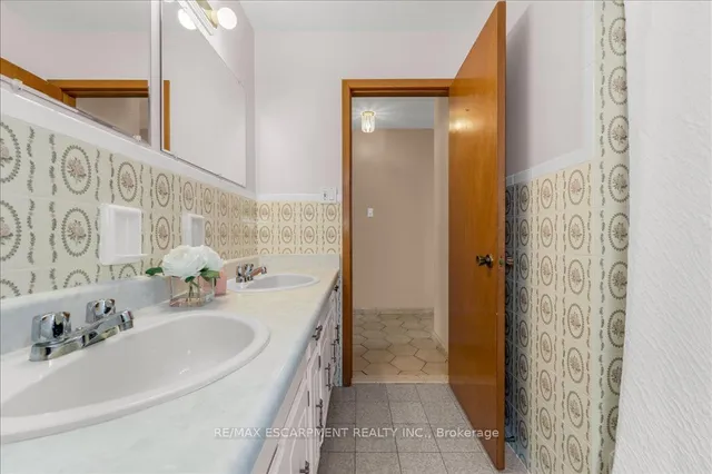 Additional property image - 43 Seaton Place Dr