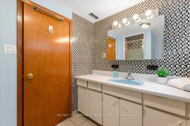 Additional property image - 43 Seaton Place Dr