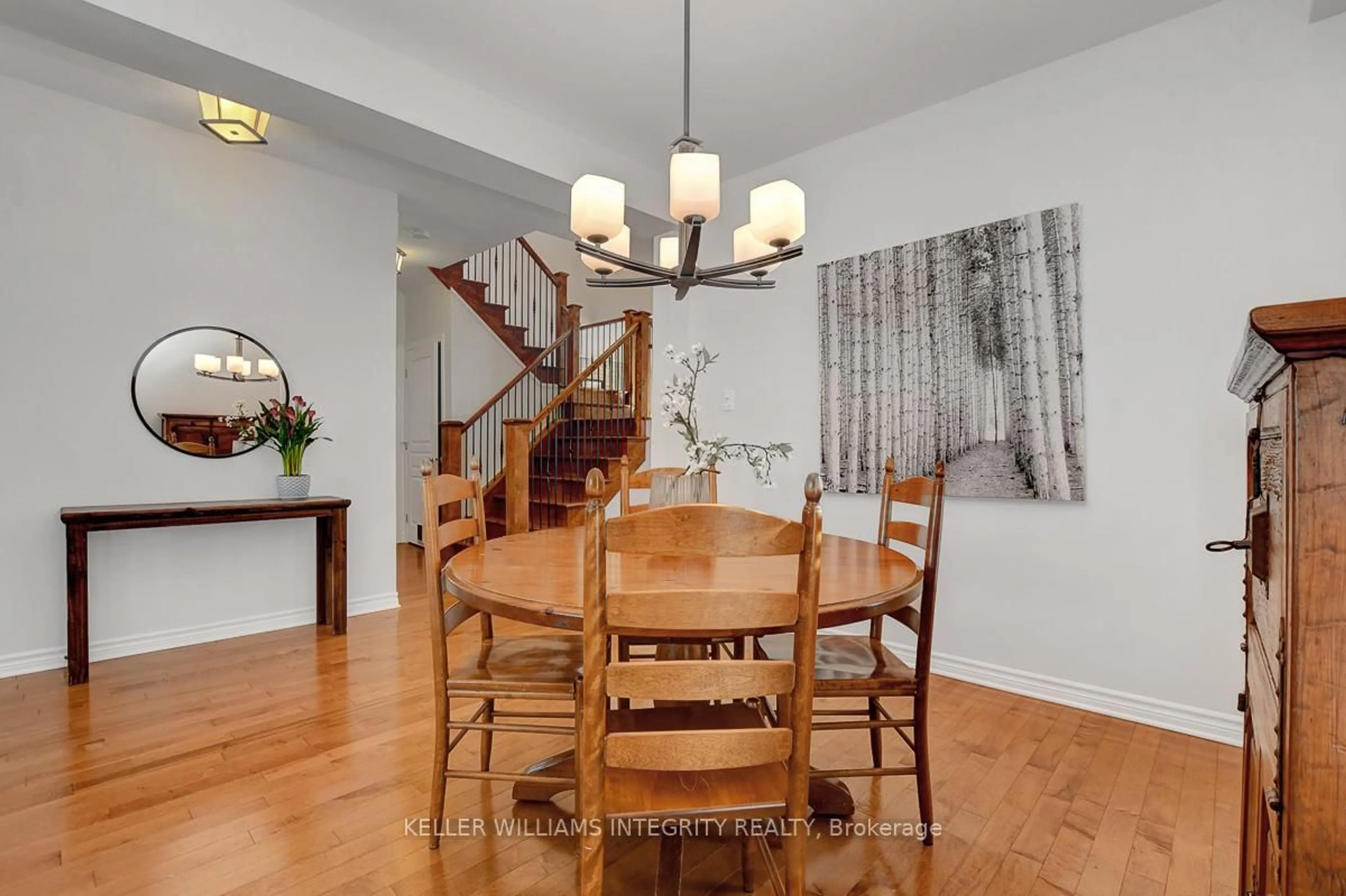 Dining room, wood/laminate floor for 514 Bryce Pl, Stittsville - Munster - Richmond Ontario K2S 0N2