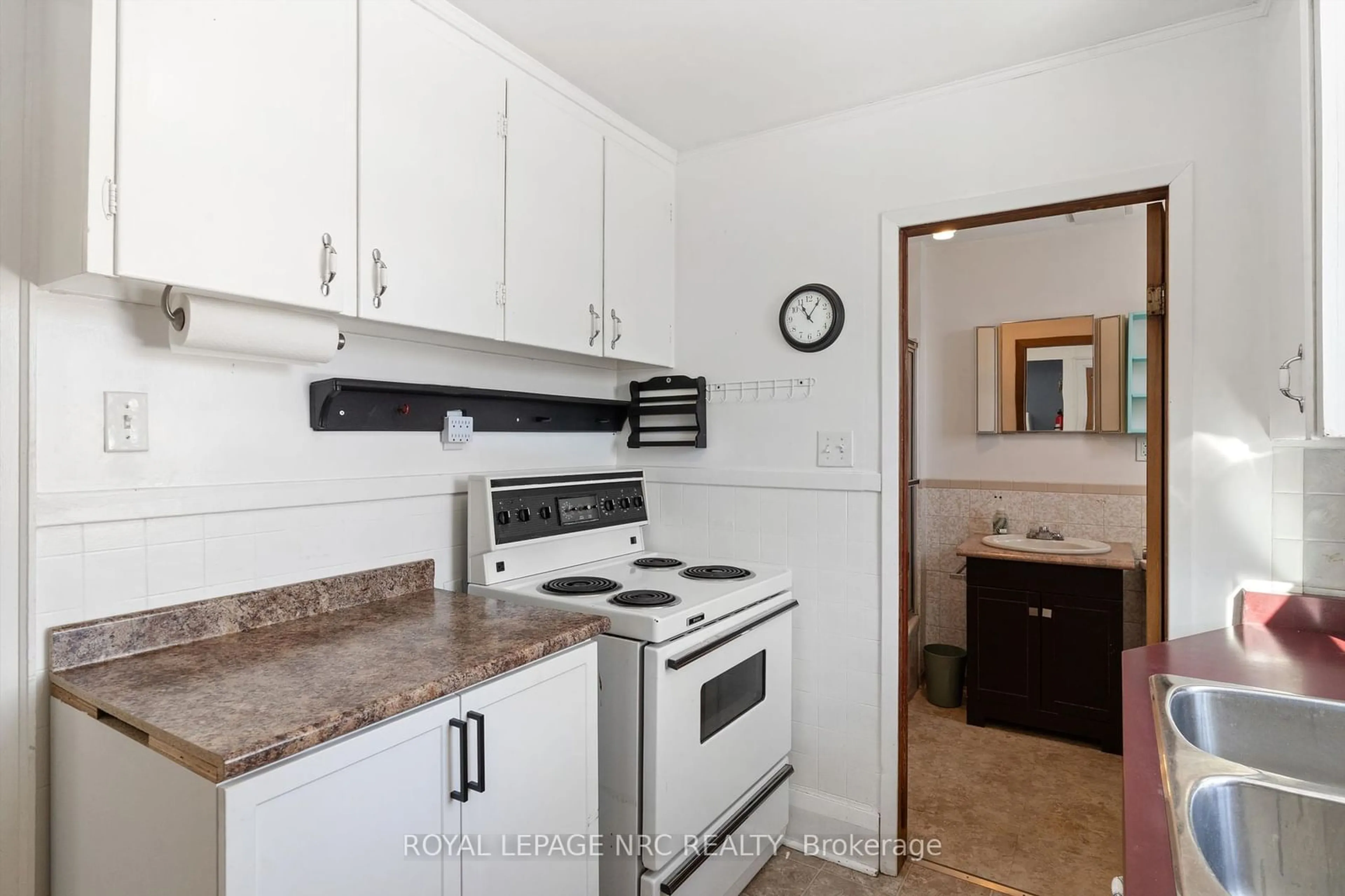 Standard kitchen, unknown for 64 Haynes Ave, St. Catharines Ontario L2R 3Z3