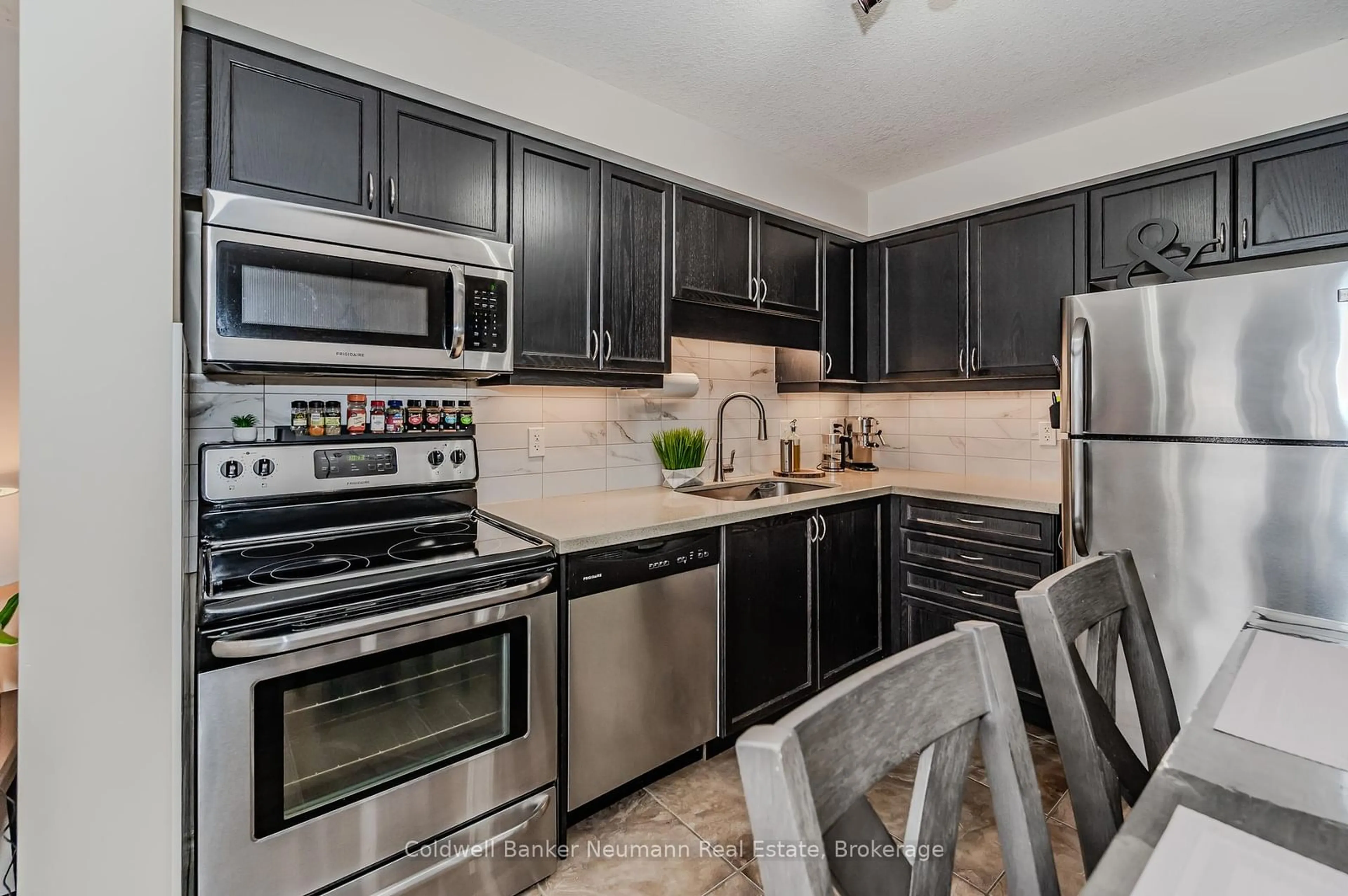 Open concept kitchen, ceramic/tile floor for 535 Margaret St #7, Cambridge Ontario N3H 0A5