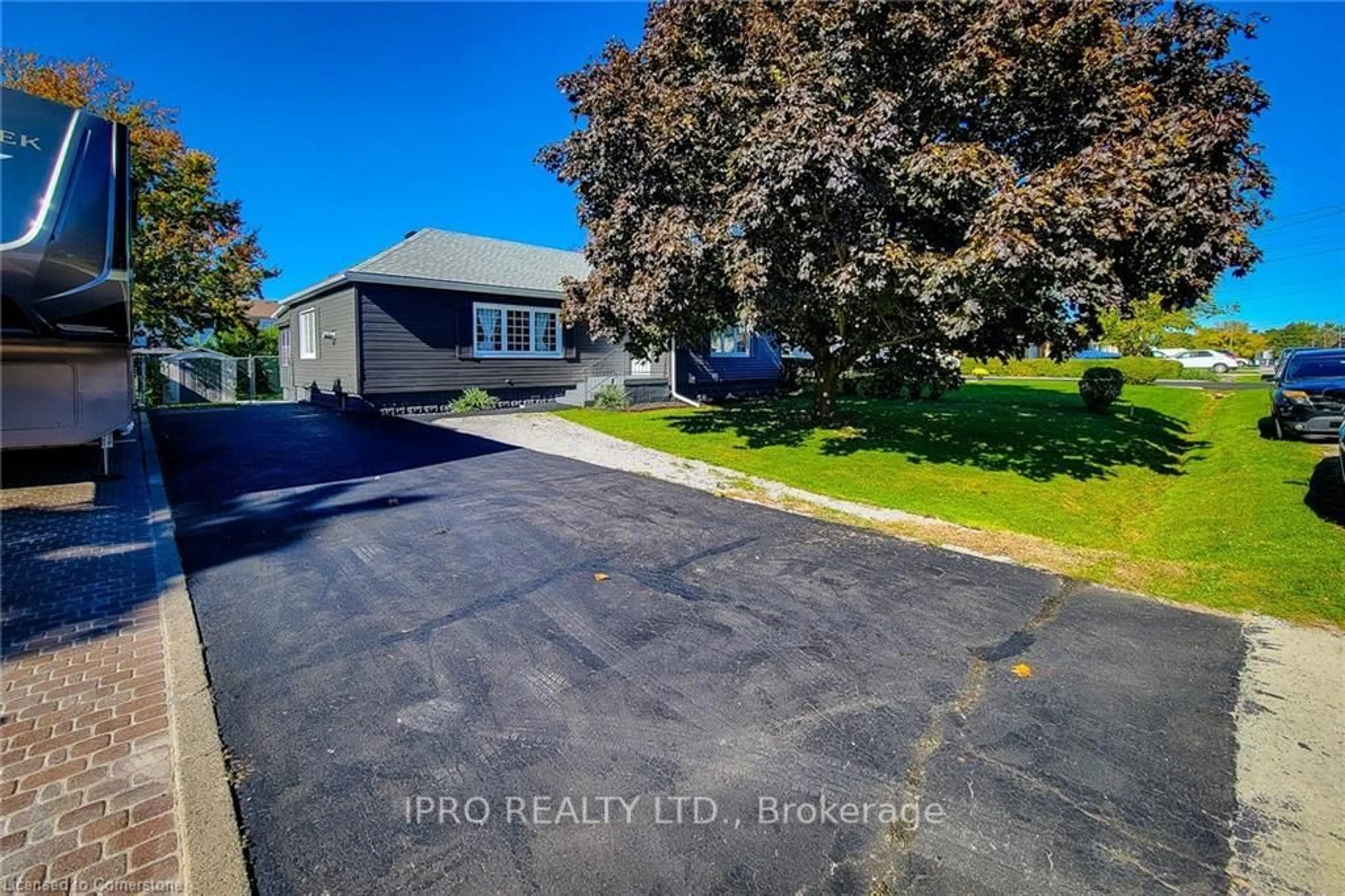 A pic from outside/outdoor area/front of a property/back of a property/a pic from drone, street for 133 Corman Ave, Hamilton Ontario L8G 3W5