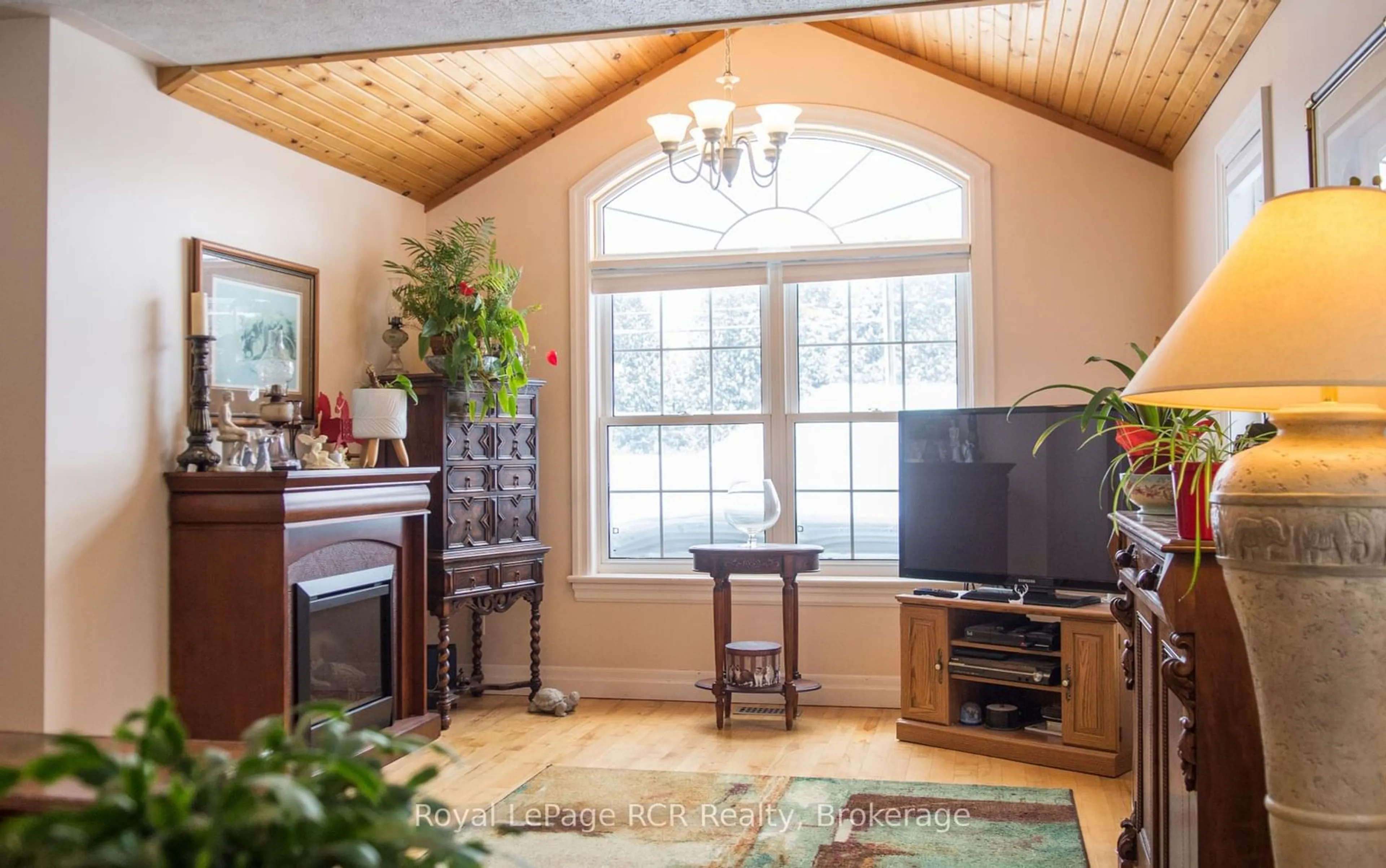 Living room with furniture, wood/laminate floor for 318783 1 Grey Rd, Georgian Bluffs Ontario N4K 5N4