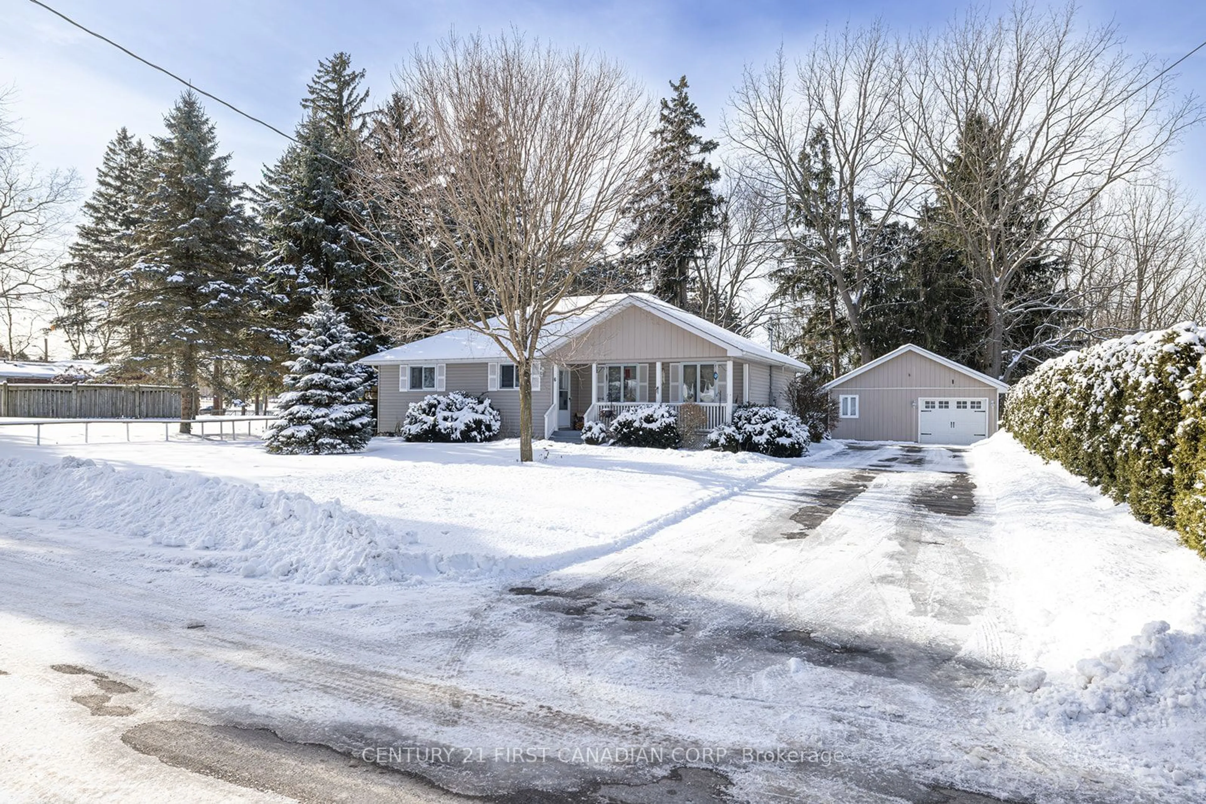 A pic from outside/outdoor area/front of a property/back of a property/a pic from drone, street for 6 Henry St, Chatham-Kent Ontario N0P 2C0