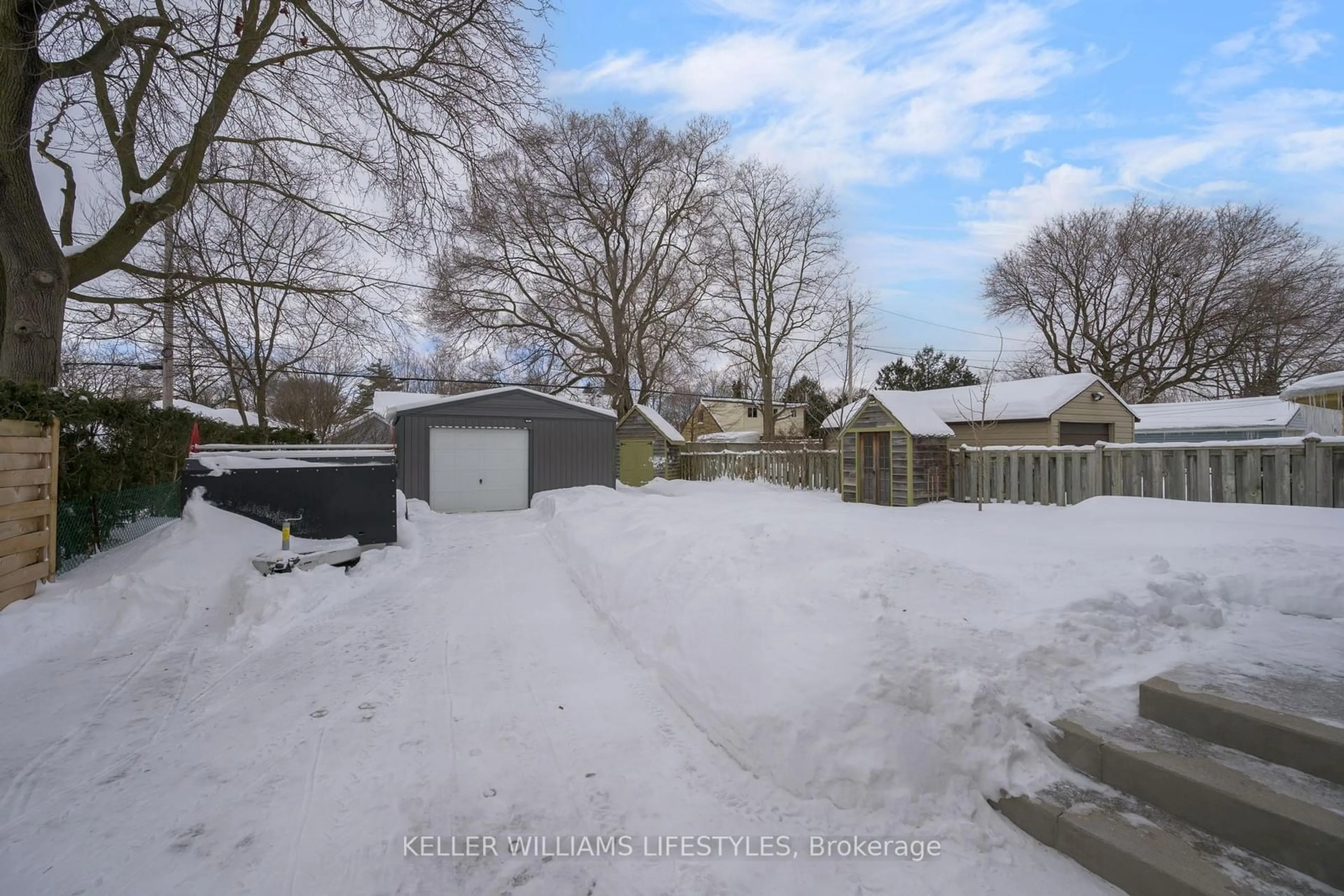 A pic from outside/outdoor area/front of a property/back of a property/a pic from drone, street for 27 Cronyn Cres, London Ontario N5W 4M7