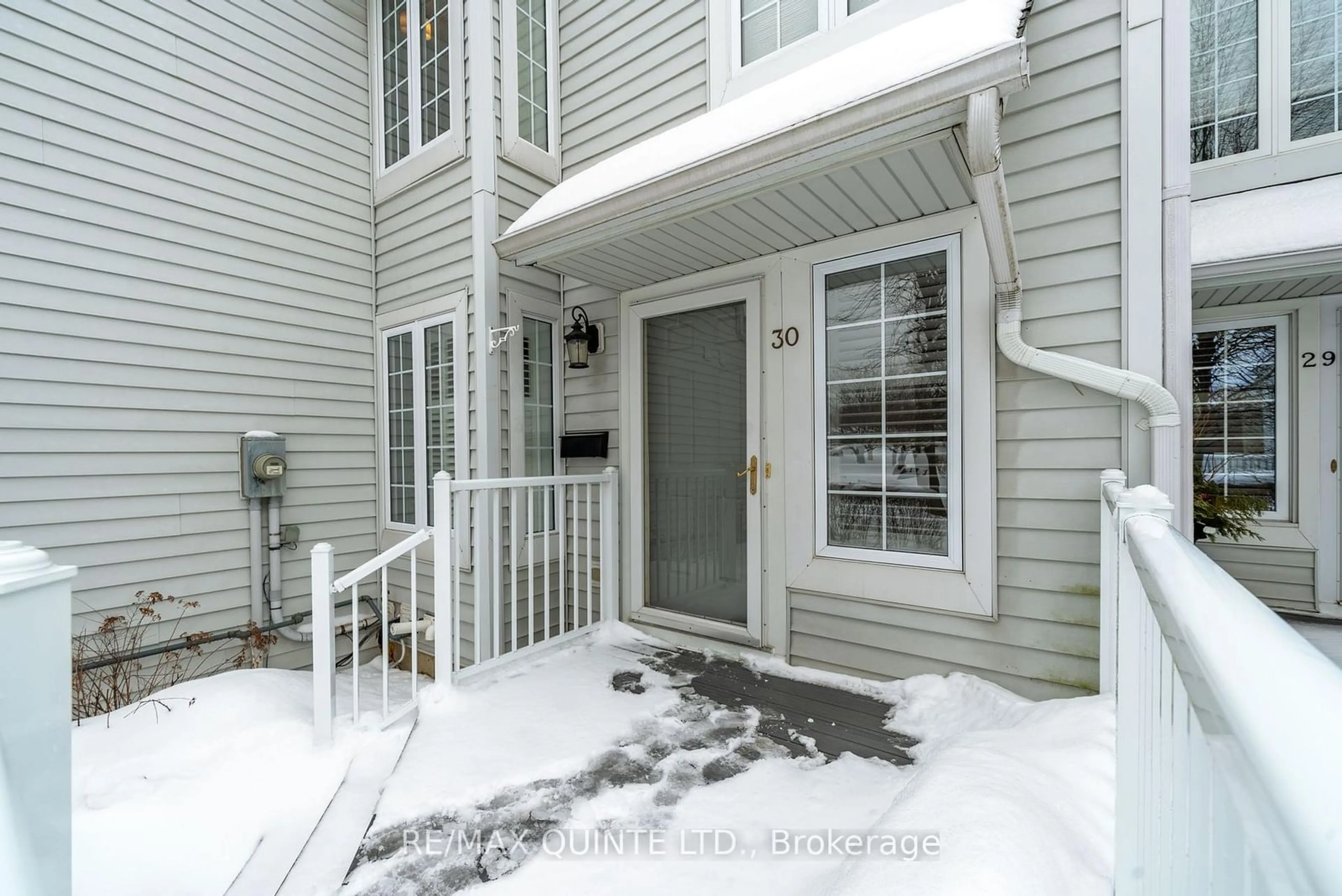 Indoor entryway for 31 Keegan Pkwy #30, Belleville Ontario K8N 5N8