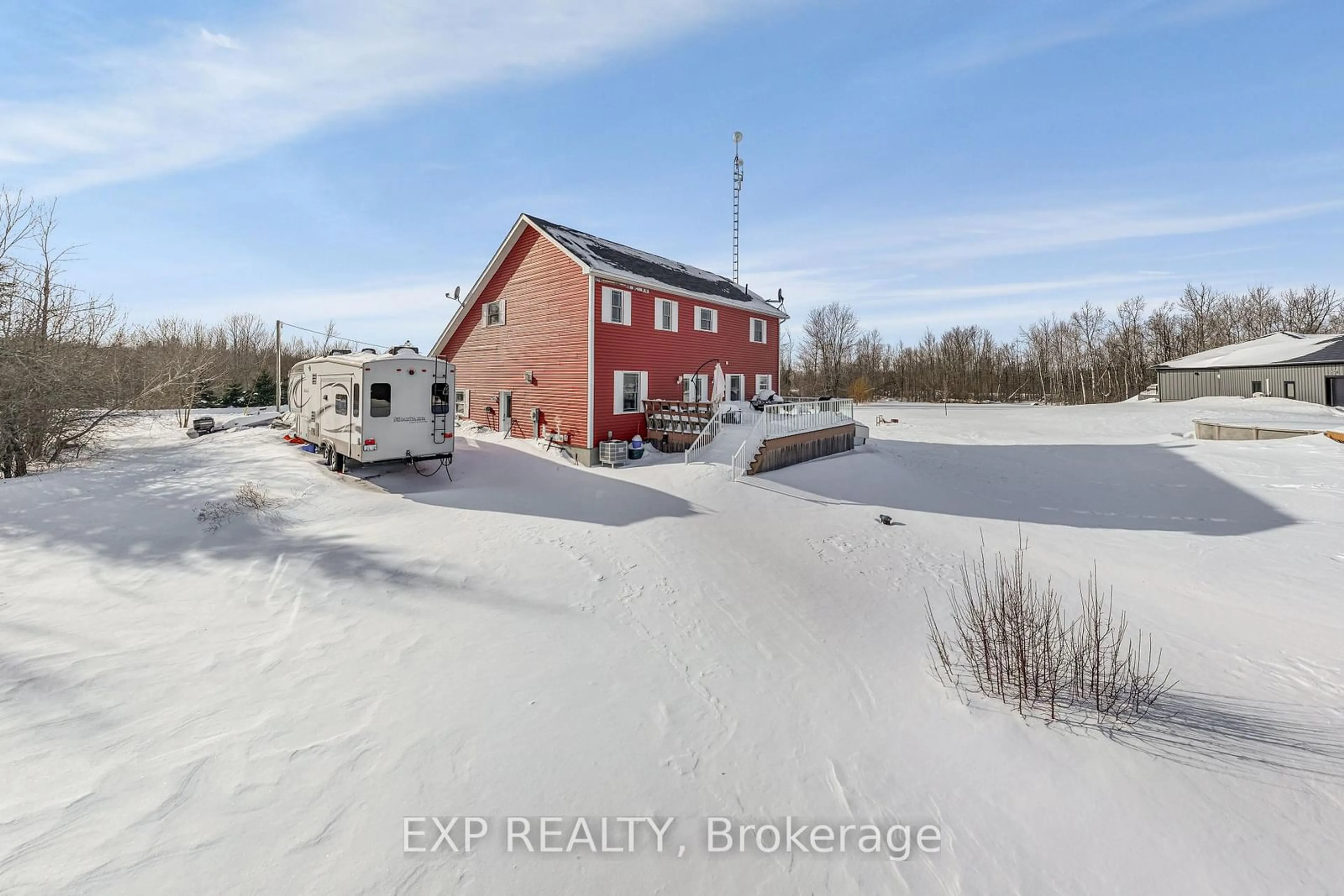 A pic from outside/outdoor area/front of a property/back of a property/a pic from drone, building for 3427 Delaney St, North Stormont Ontario K0C 1V0