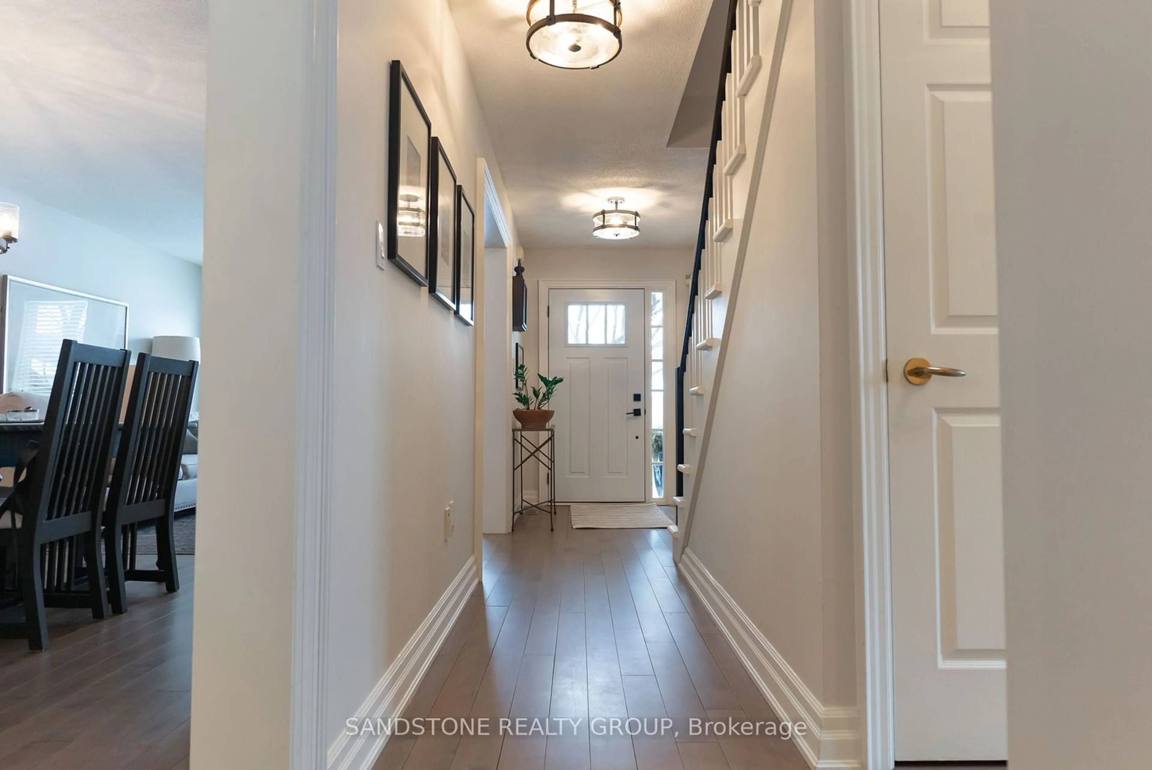 Indoor entryway for 45 Richmond Cres, Hamilton Ontario L8E 5T9