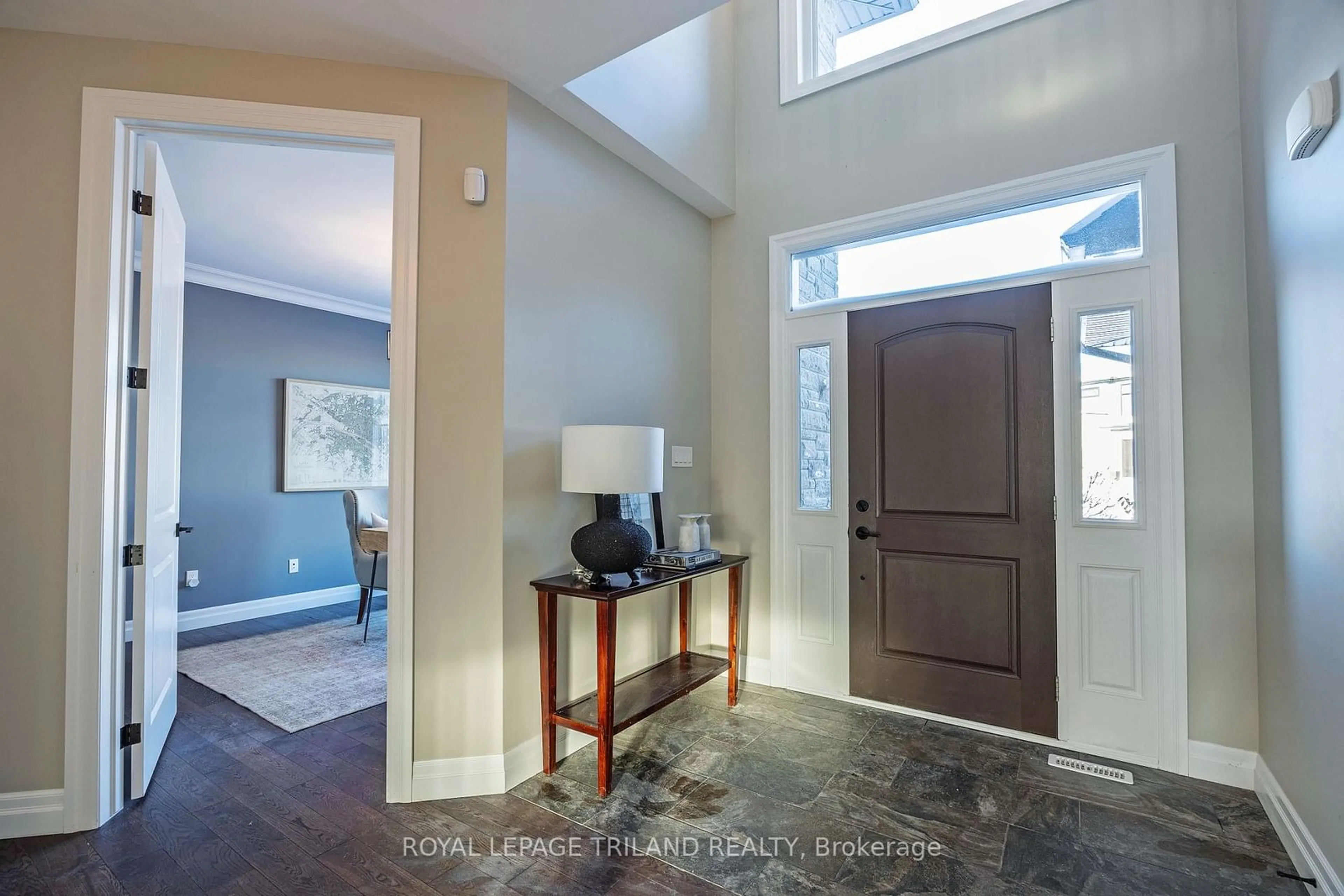 Indoor entryway for 2430 Brayford Cres, London Ontario N6K 0H7