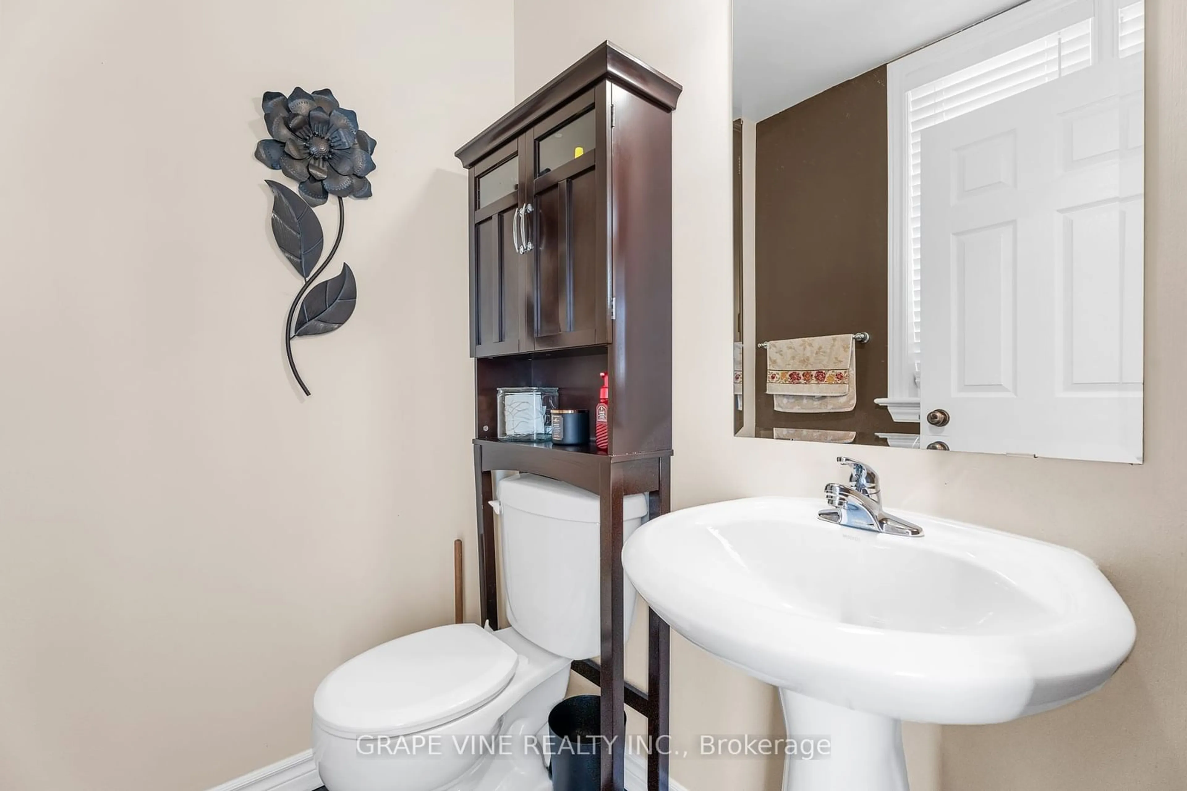 Standard bathroom, ceramic/tile floor for 4060 Kelly Farm Dr, Blossom Park - Airport and Area Ontario K1T 4J3