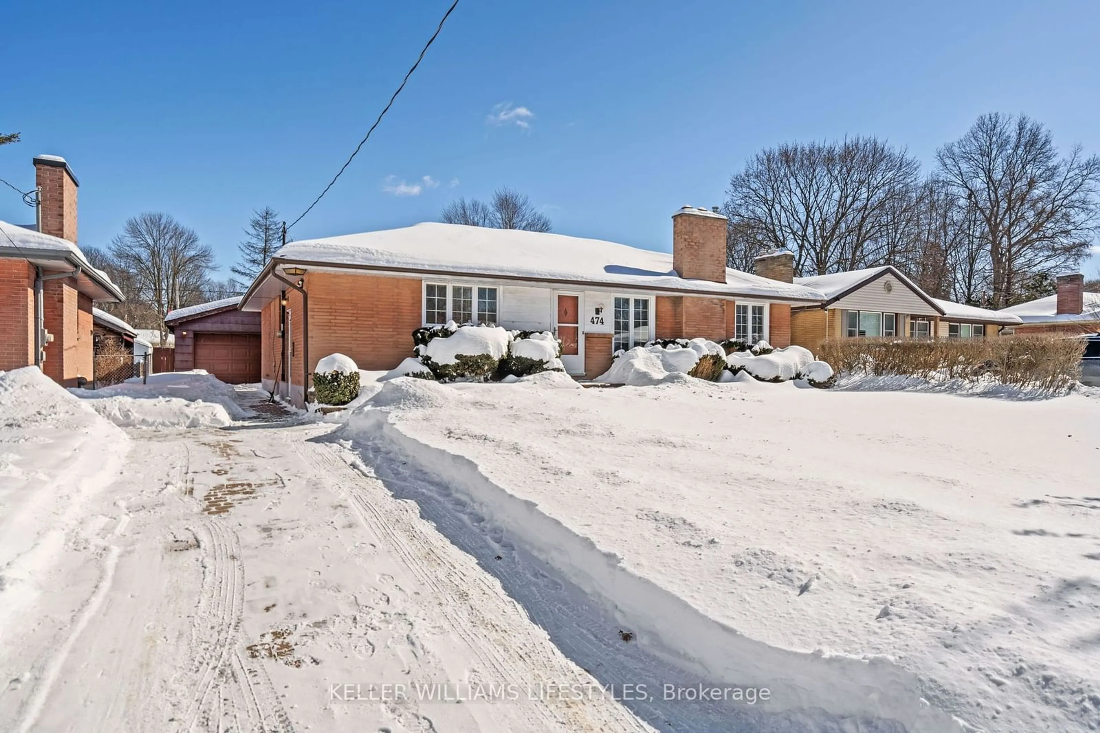 A pic from outside/outdoor area/front of a property/back of a property/a pic from drone, street for 474 Blake St, London Ontario N6K 2N8