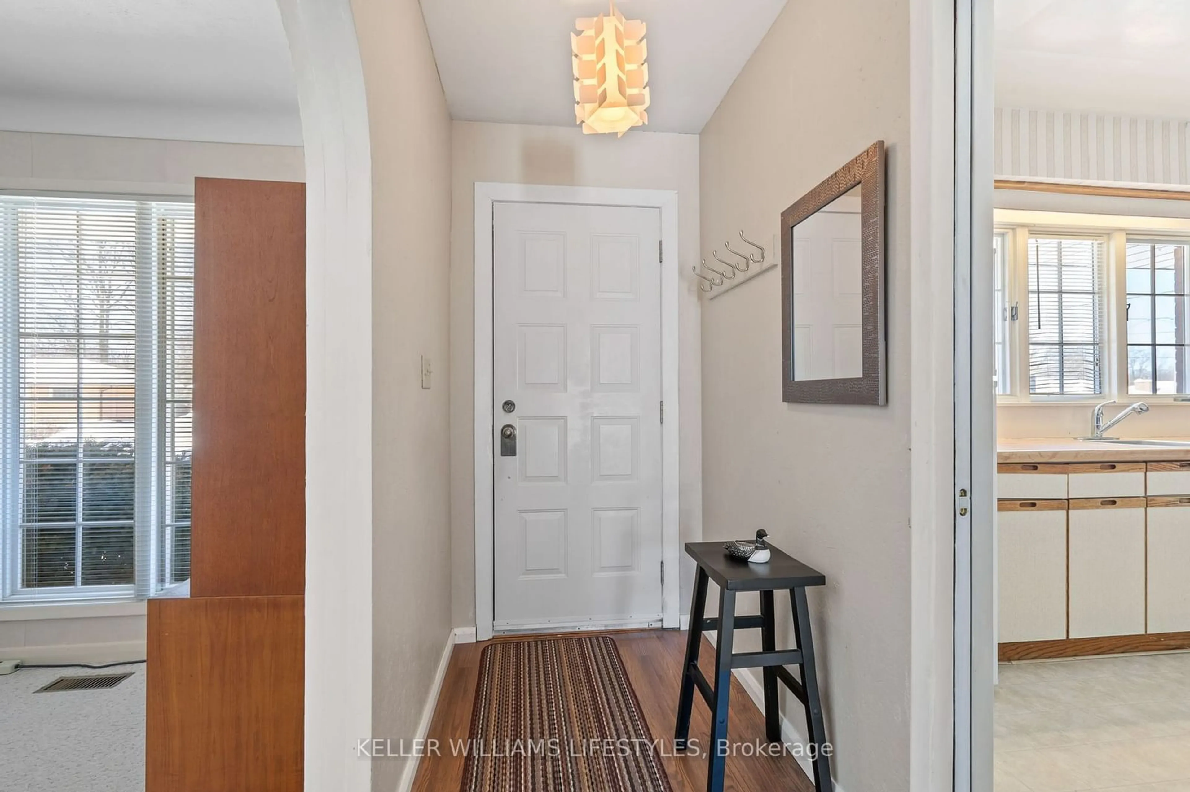 Indoor entryway for 474 Blake St, London Ontario N6K 2N8