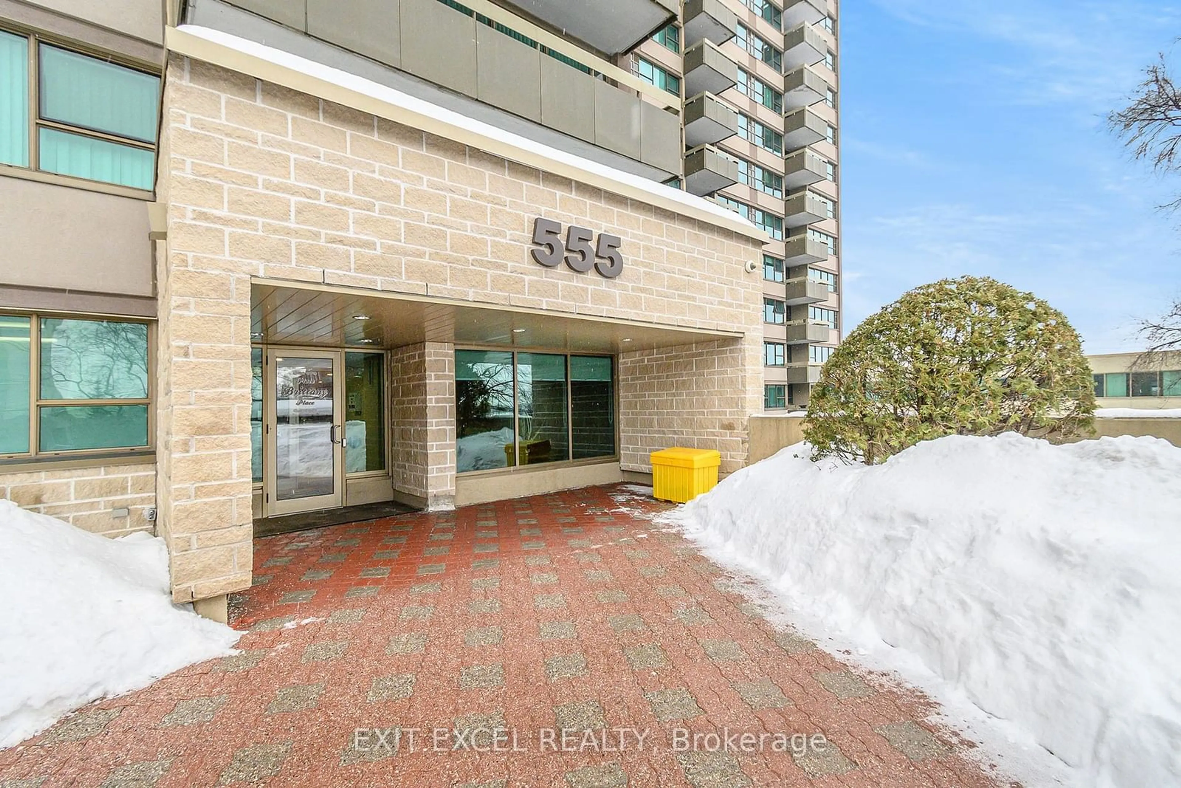 Indoor foyer for 555 Brittany Dr #312, Manor Park - Cardinal Glen and Area Ontario K1K 4C5