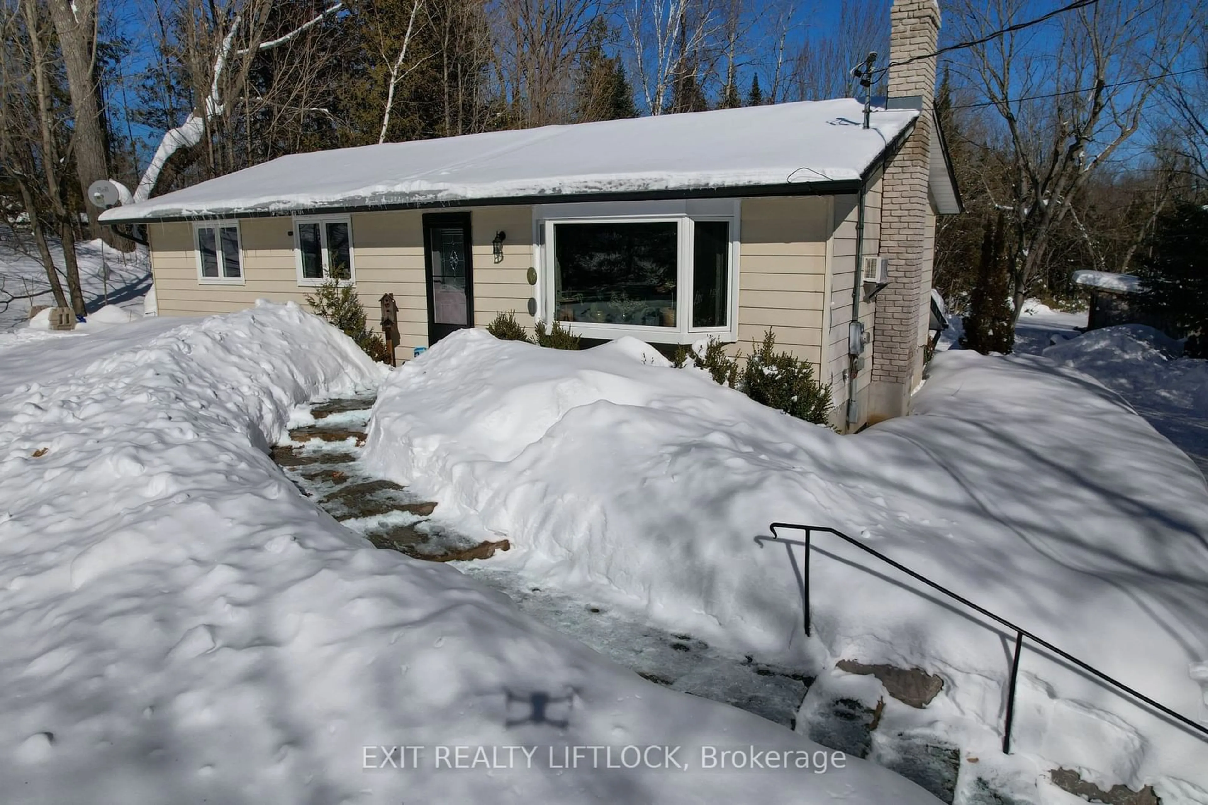 A pic from outside/outdoor area/front of a property/back of a property/a pic from drone, street for 62 Grantsville Tr, Galway-Cavendish and Harvey Ontario K0L 1J0