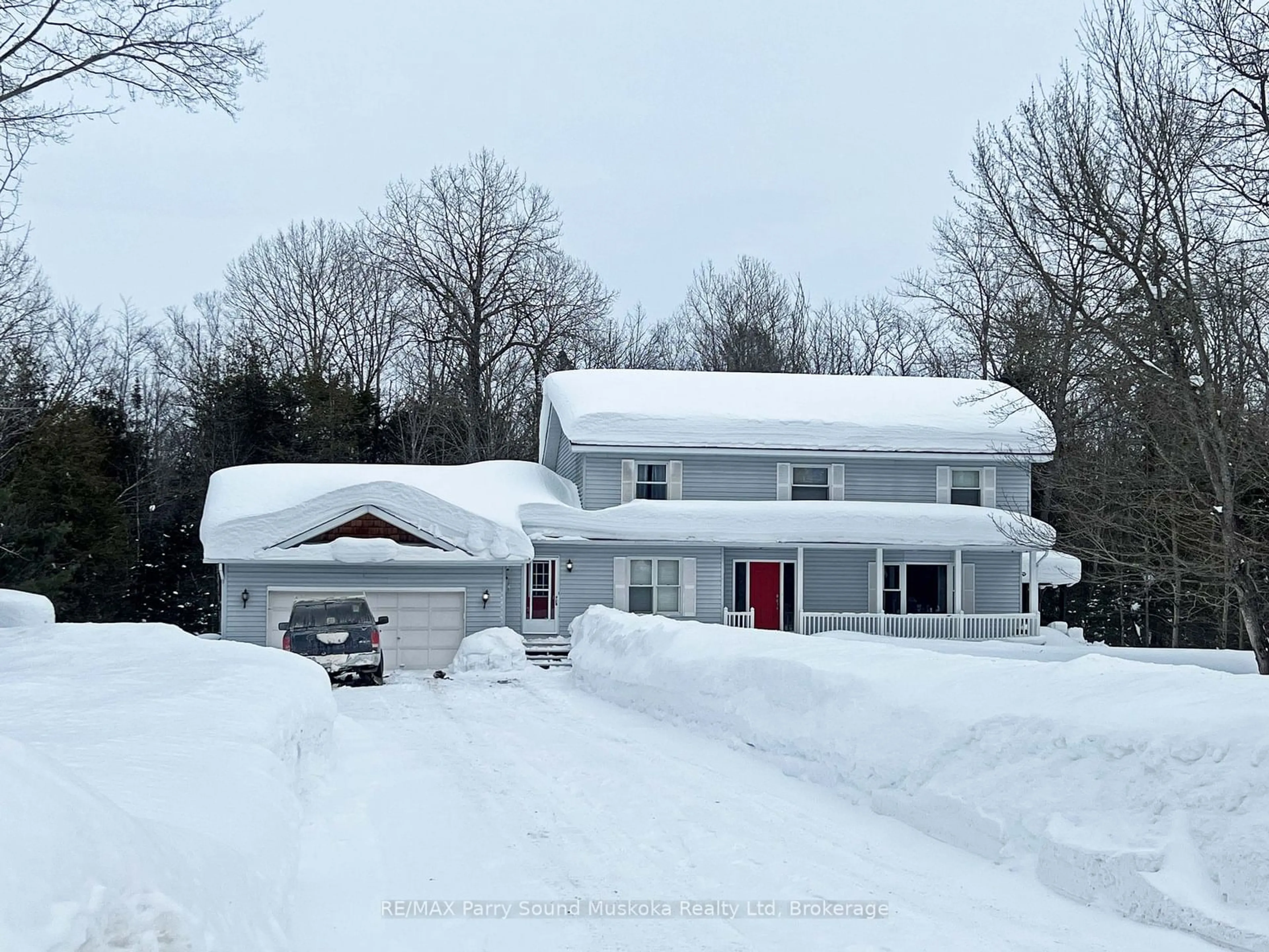 A pic from outside/outdoor area/front of a property/back of a property/a pic from drone, street for 33 Humphrey Dr, Seguin Ontario P2A 2W8