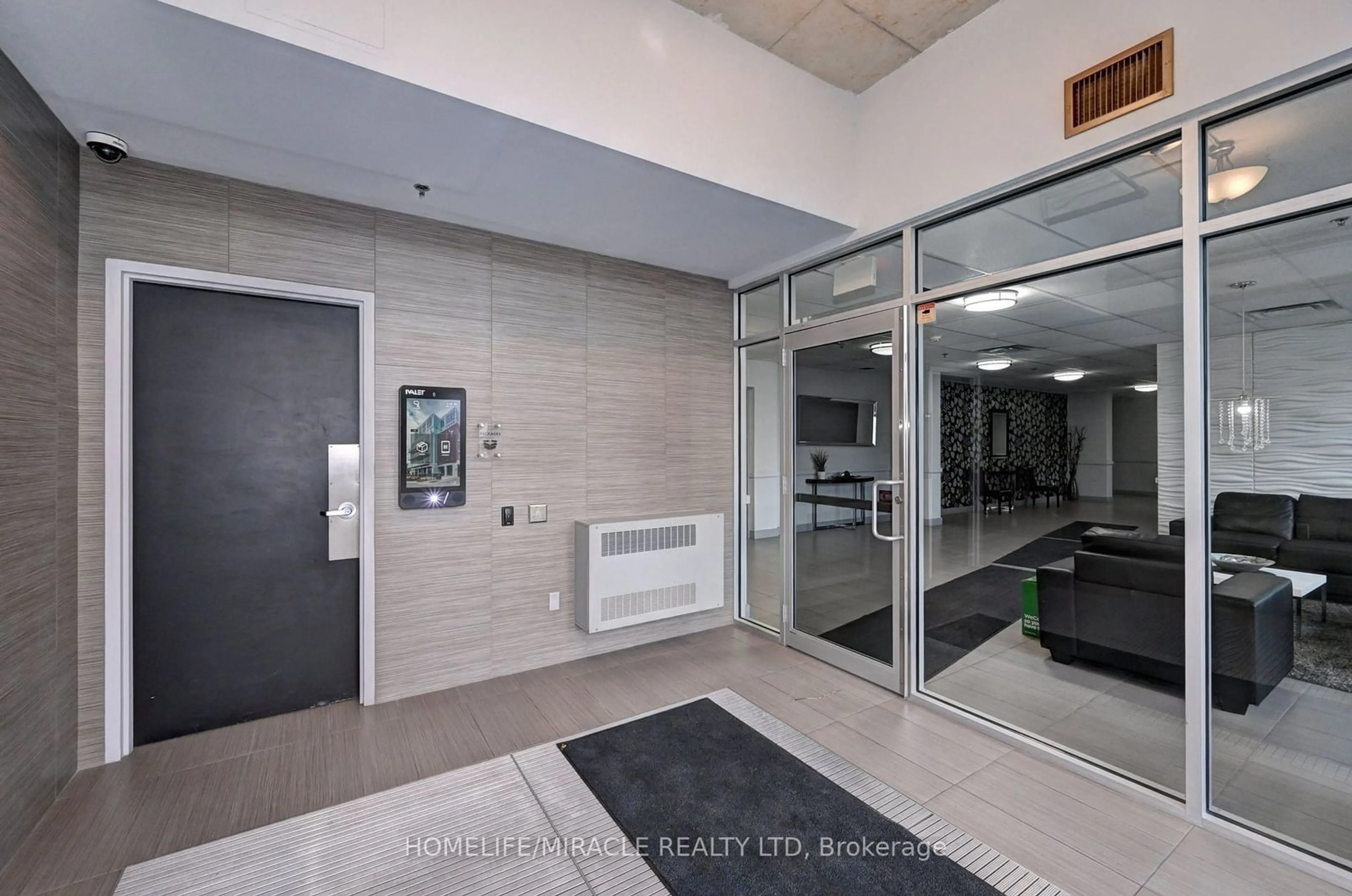 Indoor foyer for 42 Bridgeport Rd #203, Waterloo Ontario N2J 0B3