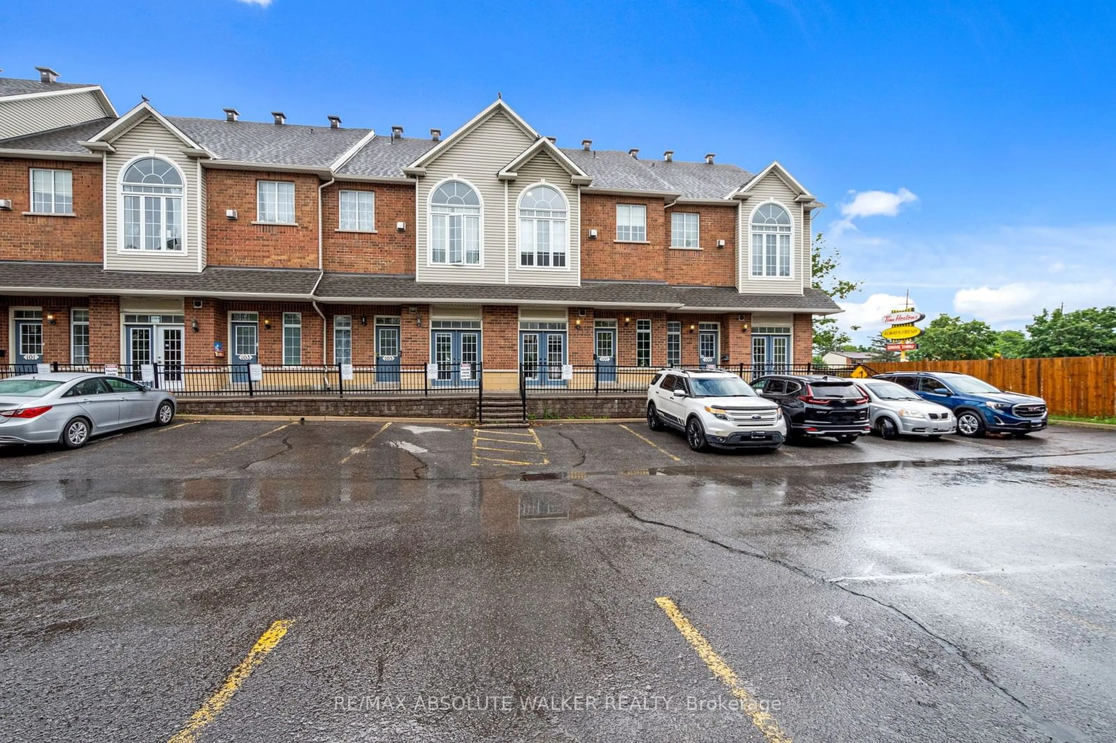 A pic from outside/outdoor area/front of a property/back of a property/a pic from drone, street for 107 Gatestone Private #7, Beacon Hill North - South and Area Ontario K1J 1K5