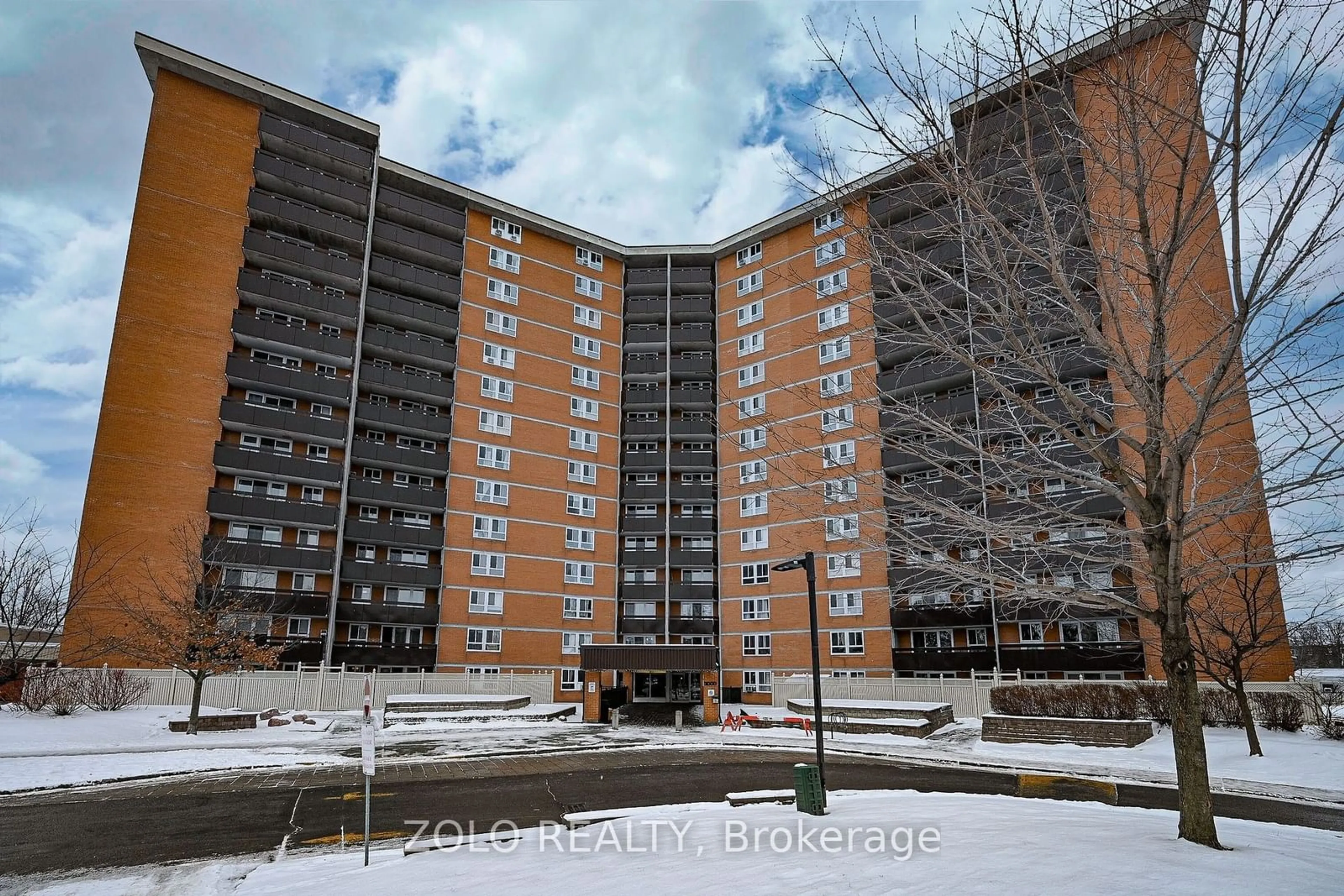 Patio, building for 2000 Jasmine Cres #905, Beacon Hill North - South and Area Ontario K1J 8K4