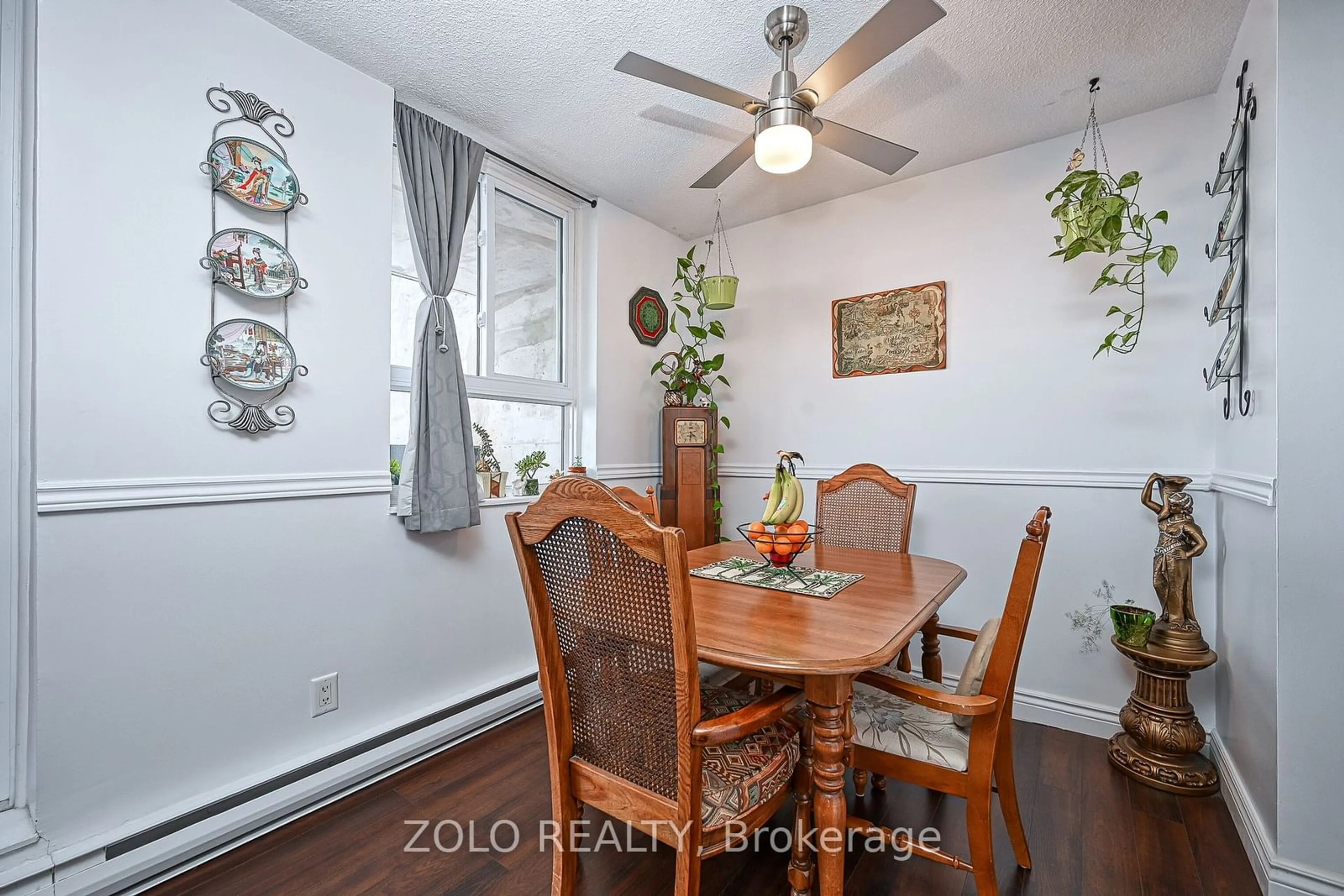 Dining room, wood/laminate floor for 2000 Jasmine Cres #905, Beacon Hill North - South and Area Ontario K1J 8K4