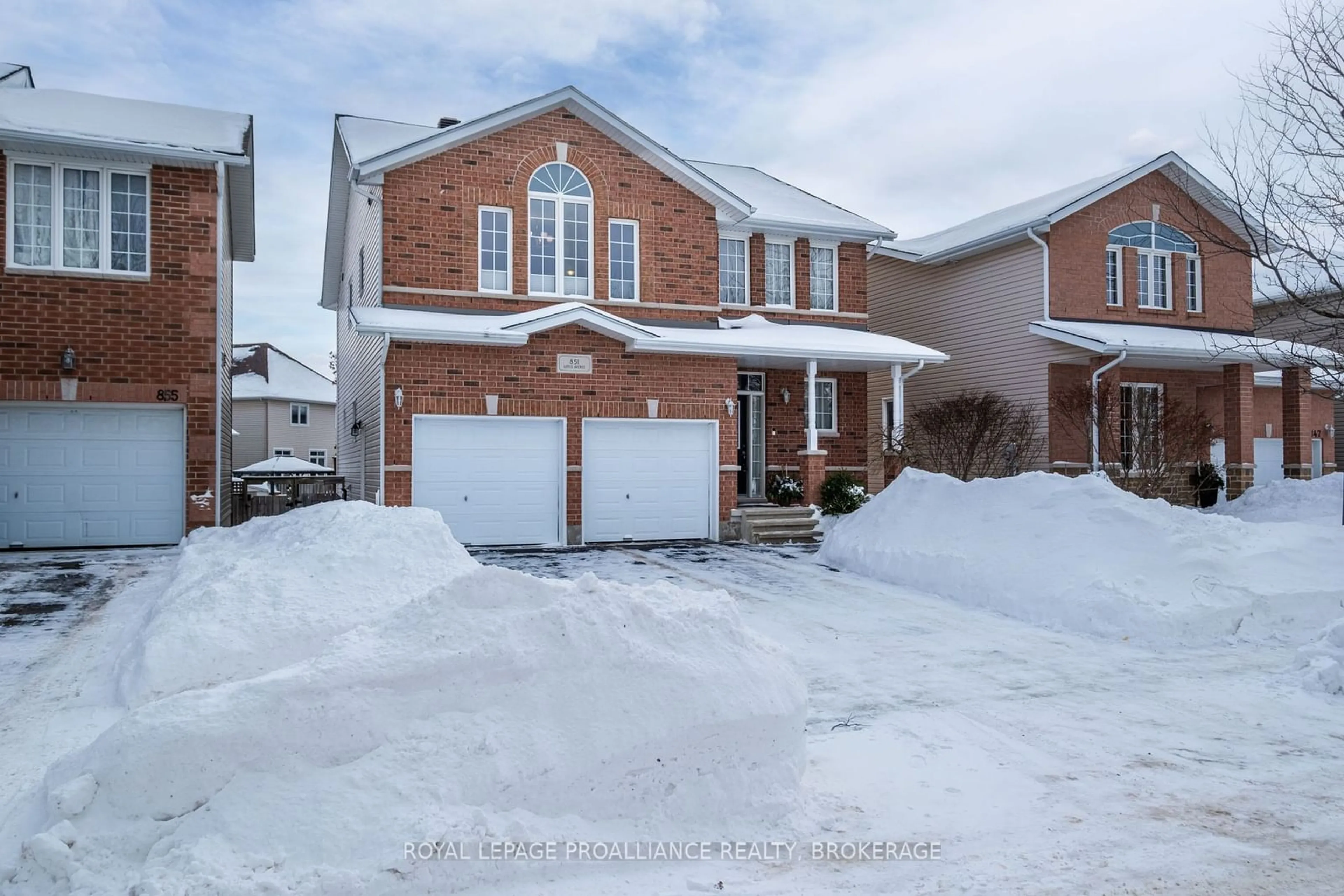 A pic from outside/outdoor area/front of a property/back of a property/a pic from drone, street for 851 Lotus Ave, Kingston Ontario K7K 0A6