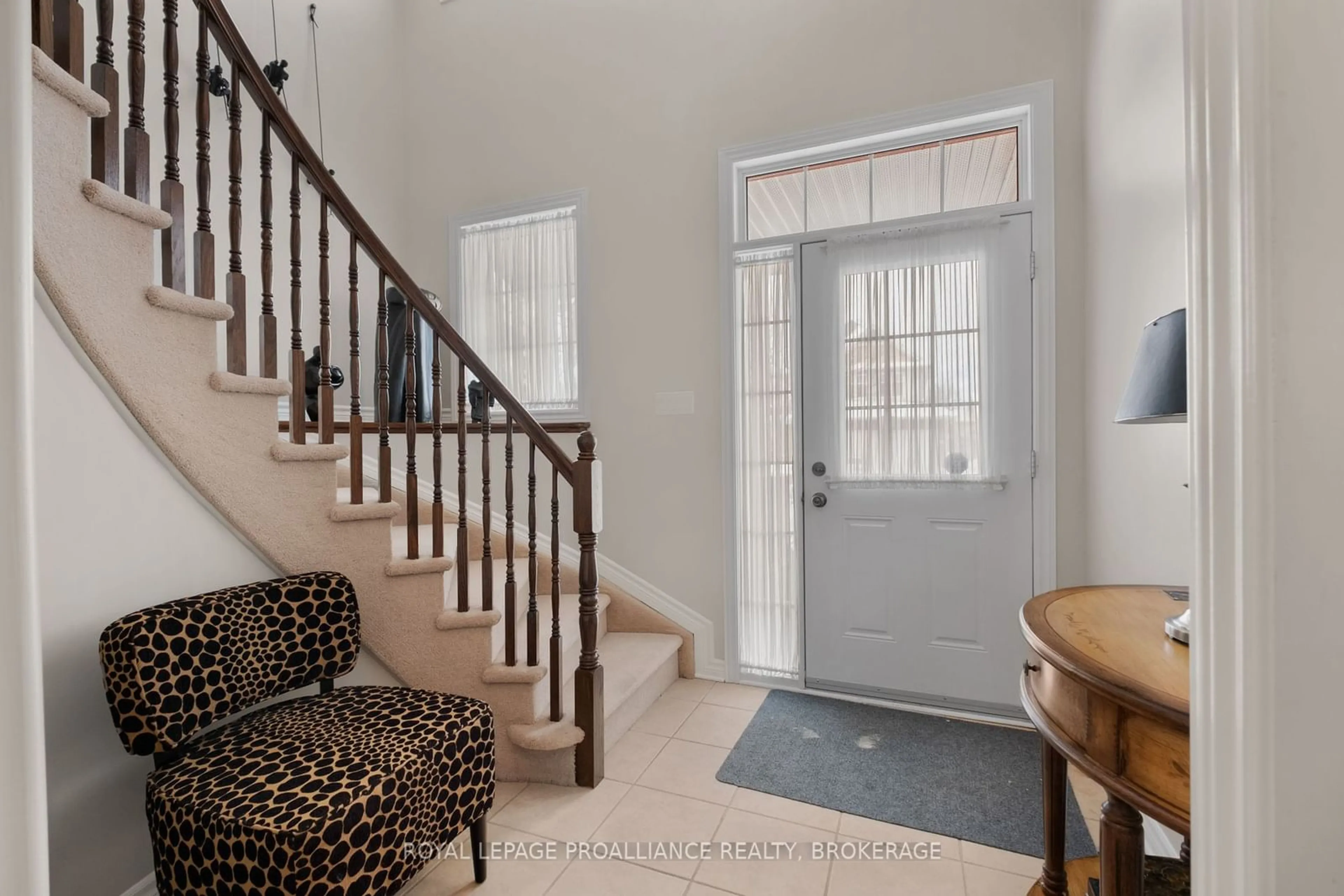 Indoor entryway for 851 Lotus Ave, Kingston Ontario K7K 0A6