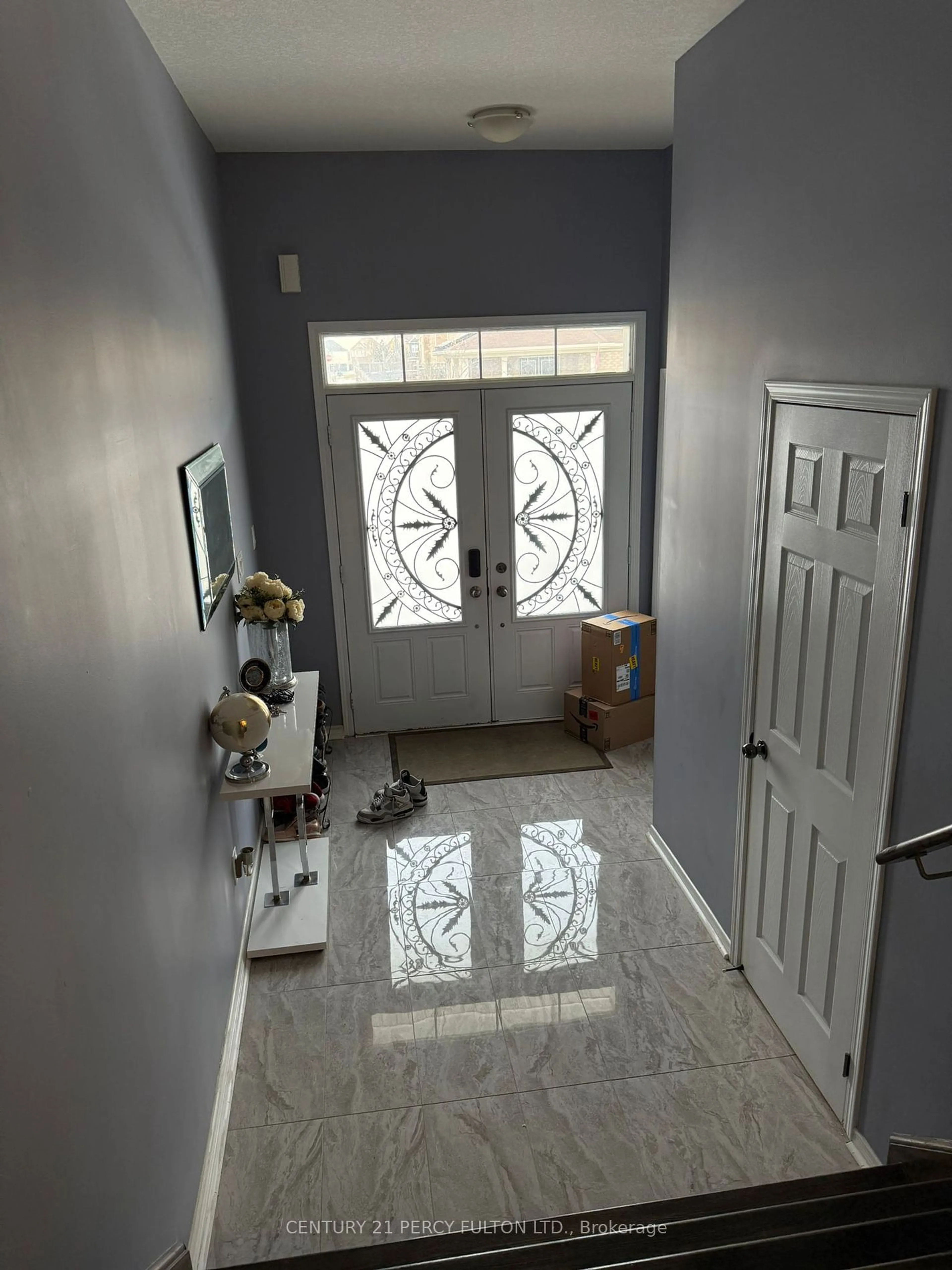 Indoor entryway for 151 Odonnel Dr, Hamilton Ontario L0R 1C0