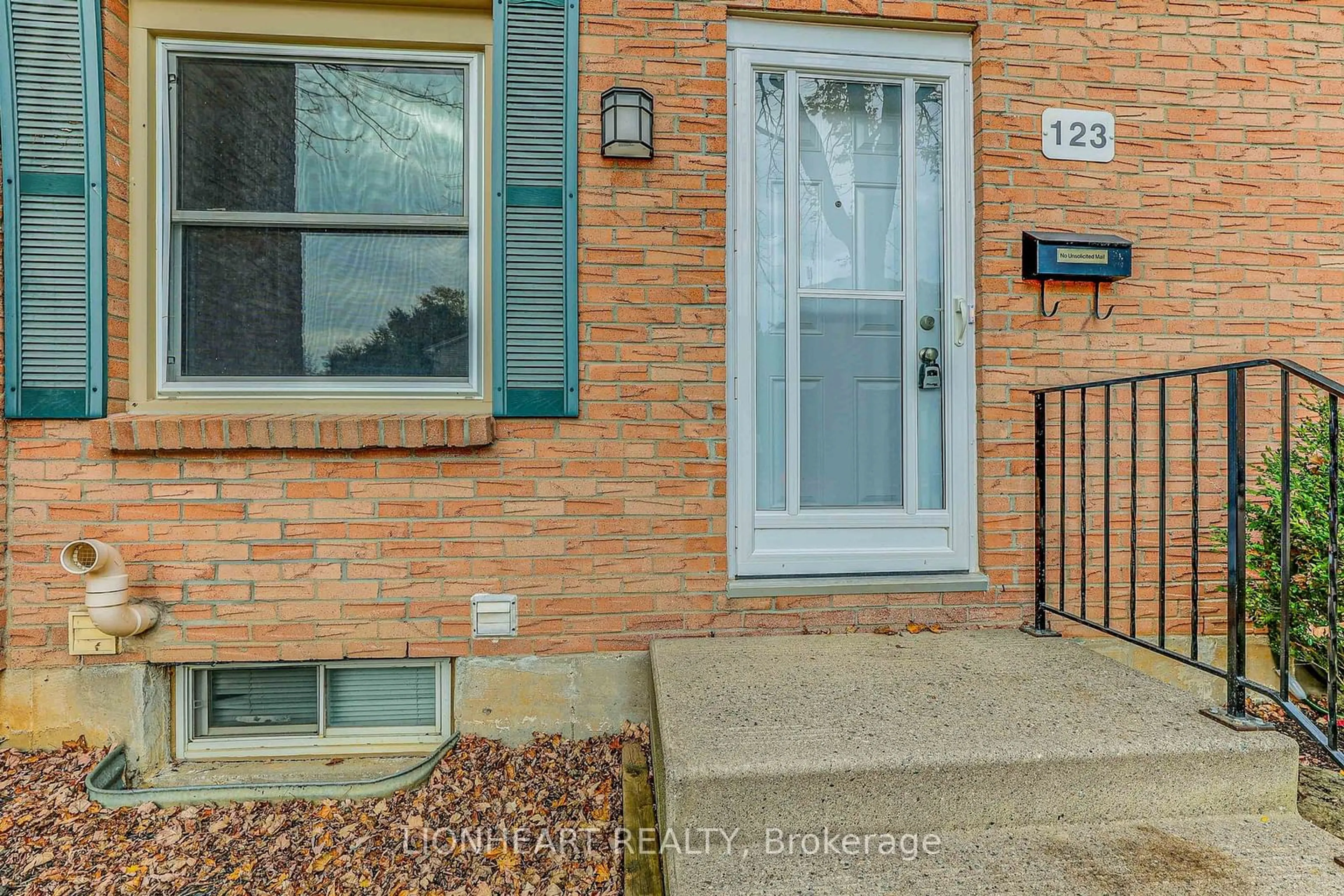 Unknown for 1247 Huron St #123, London Ontario N5Y 4X7