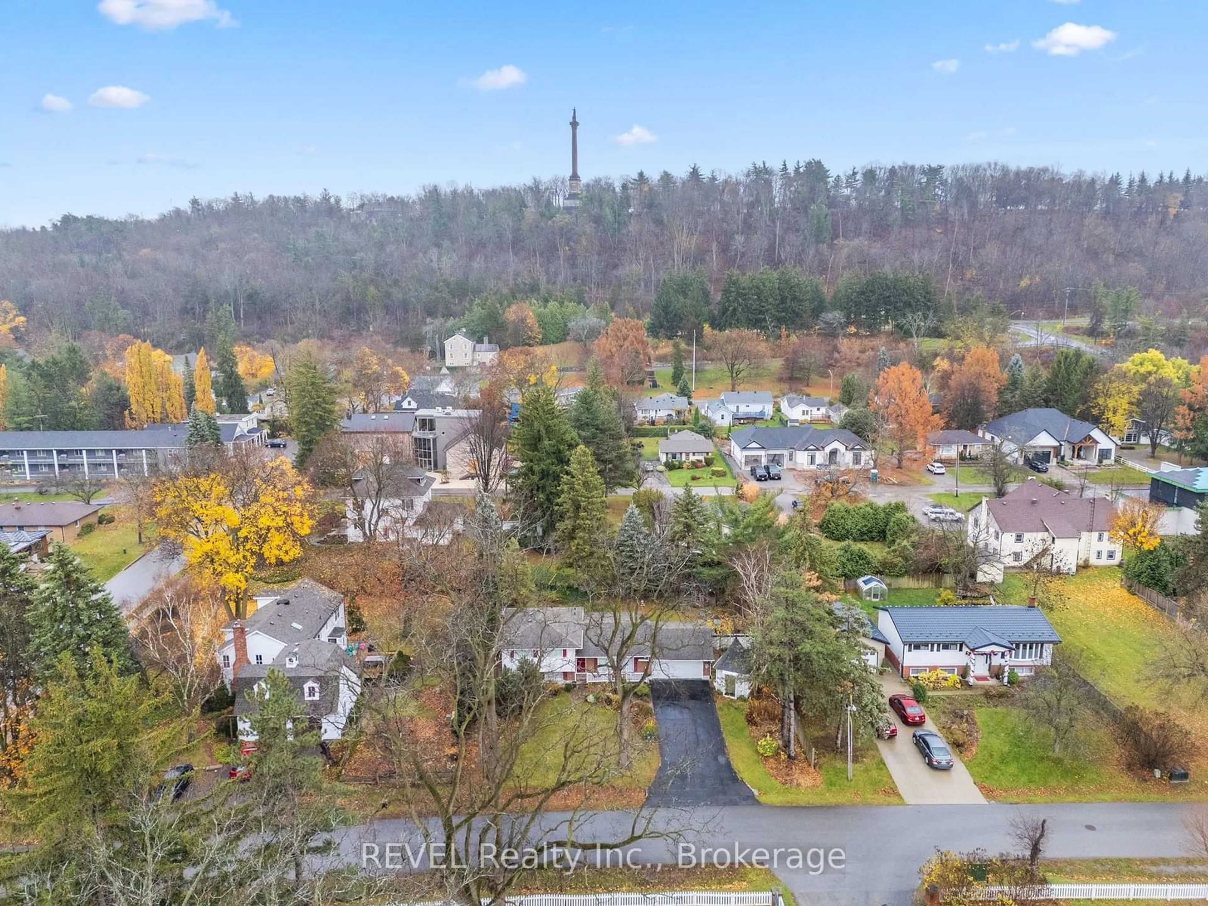 A pic from outside/outdoor area/front of a property/back of a property/a pic from drone, unknown for 17 Partition St, Niagara-on-the-Lake Ontario L0S 1L0